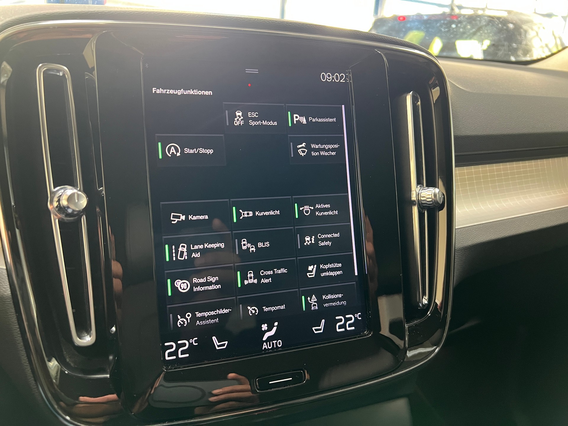 VOLVO XC40 T4 AWD Momentum Geartronic-image-9