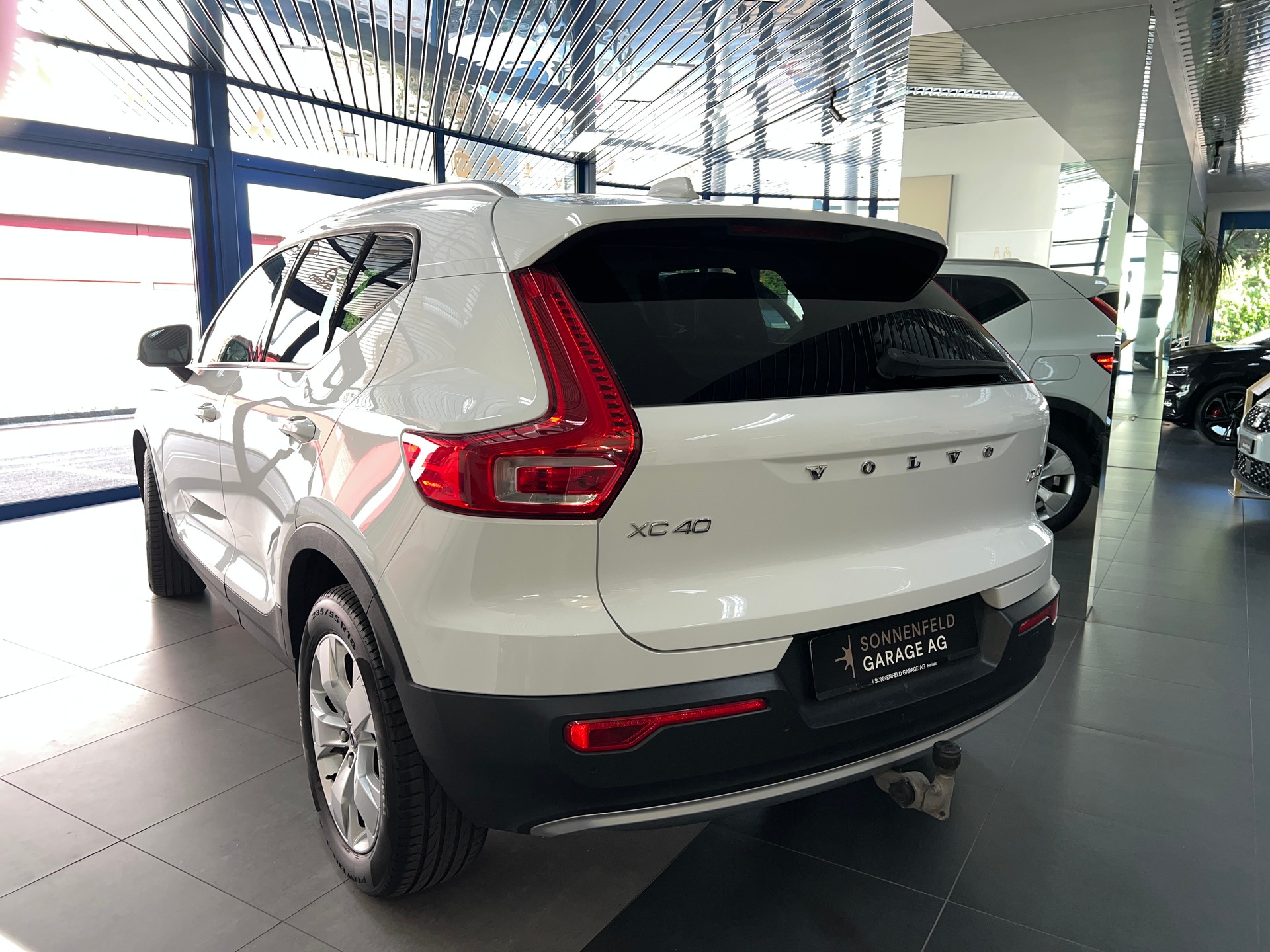 VOLVO XC40 T4 AWD Momentum Geartronic-showroom-element-2