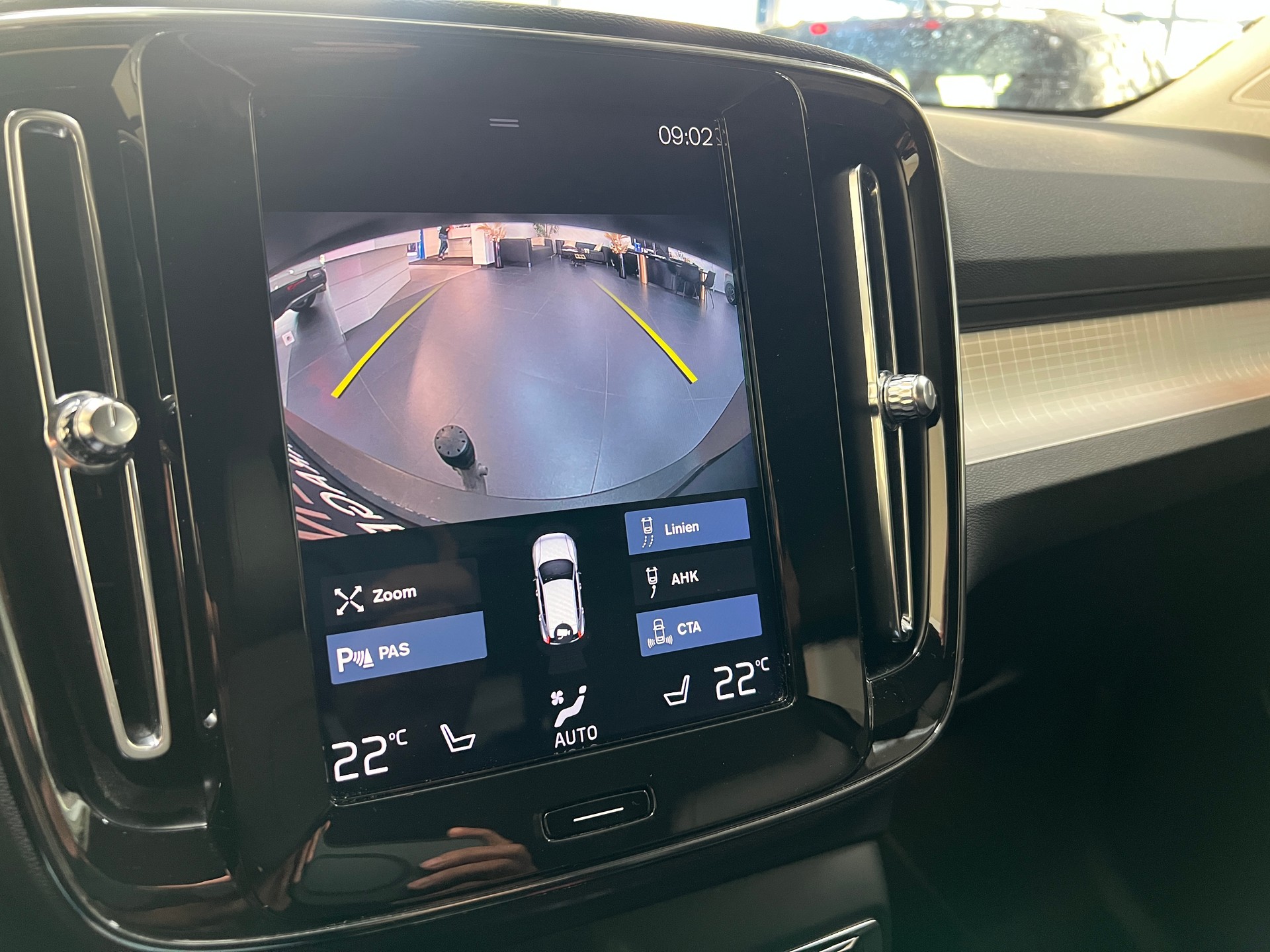VOLVO XC40 T4 AWD Momentum Geartronic-image-8
