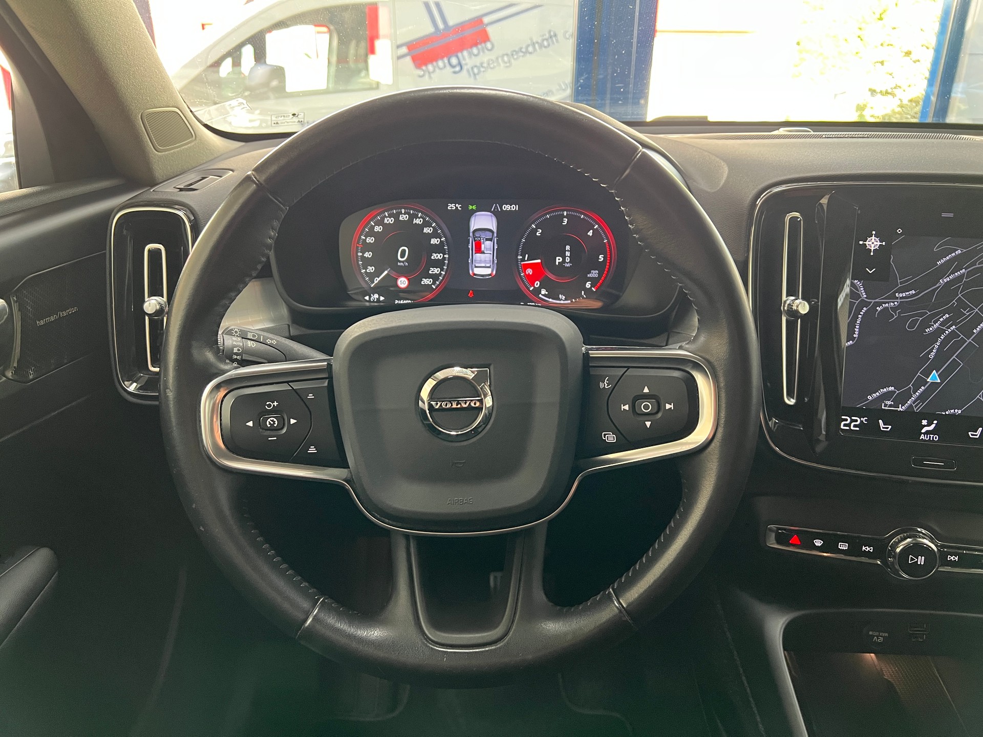 VOLVO XC40 T4 AWD Momentum Geartronic-image-6