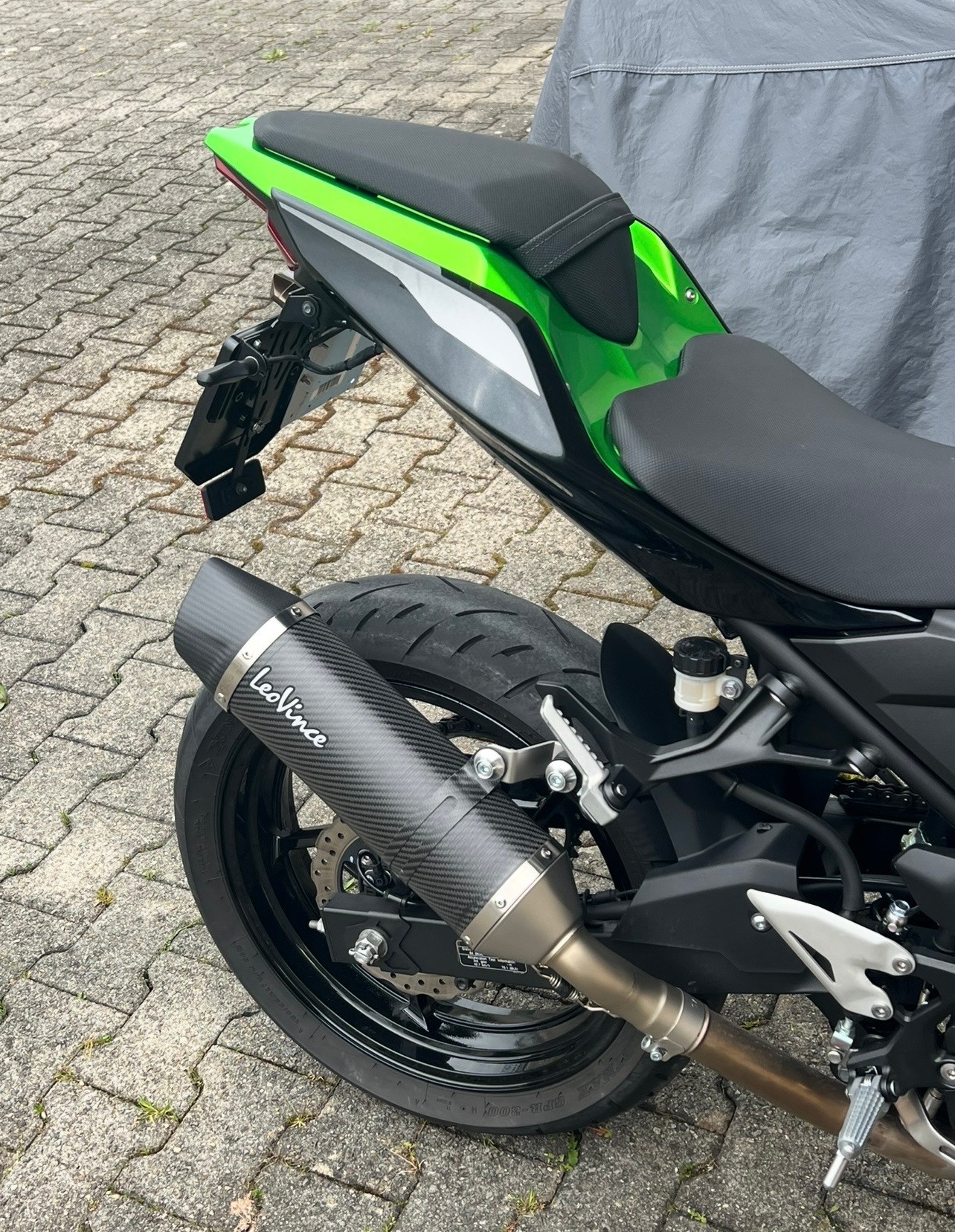 KAWASAKI Z 400-image-1