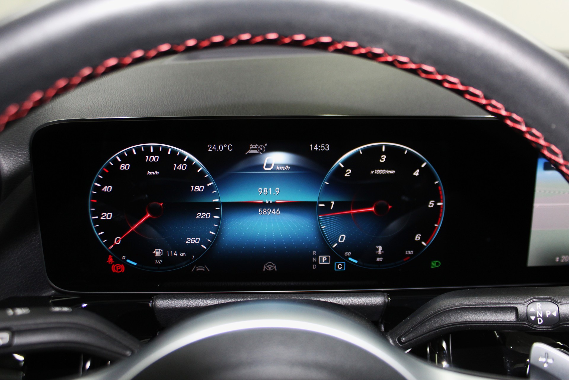 MERCEDES-BENZ GLA 220d 4Matic AMG Line 8G-DCT Sport-Paket Black / CH-Fahrzeug-image-14