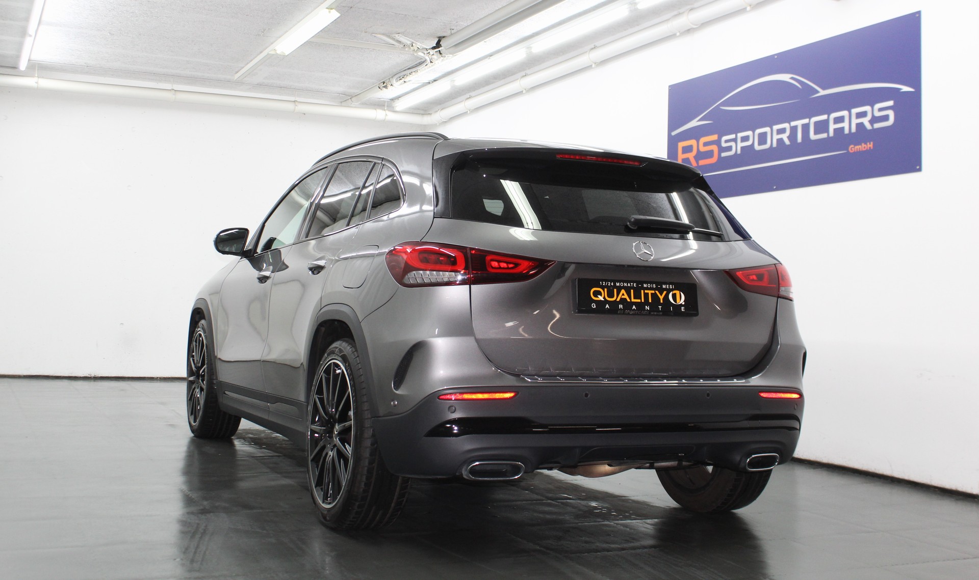 MERCEDES-BENZ GLA 220d 4Matic AMG Line 8G-DCT Sport-Paket Black / CH-Fahrzeug-image-4