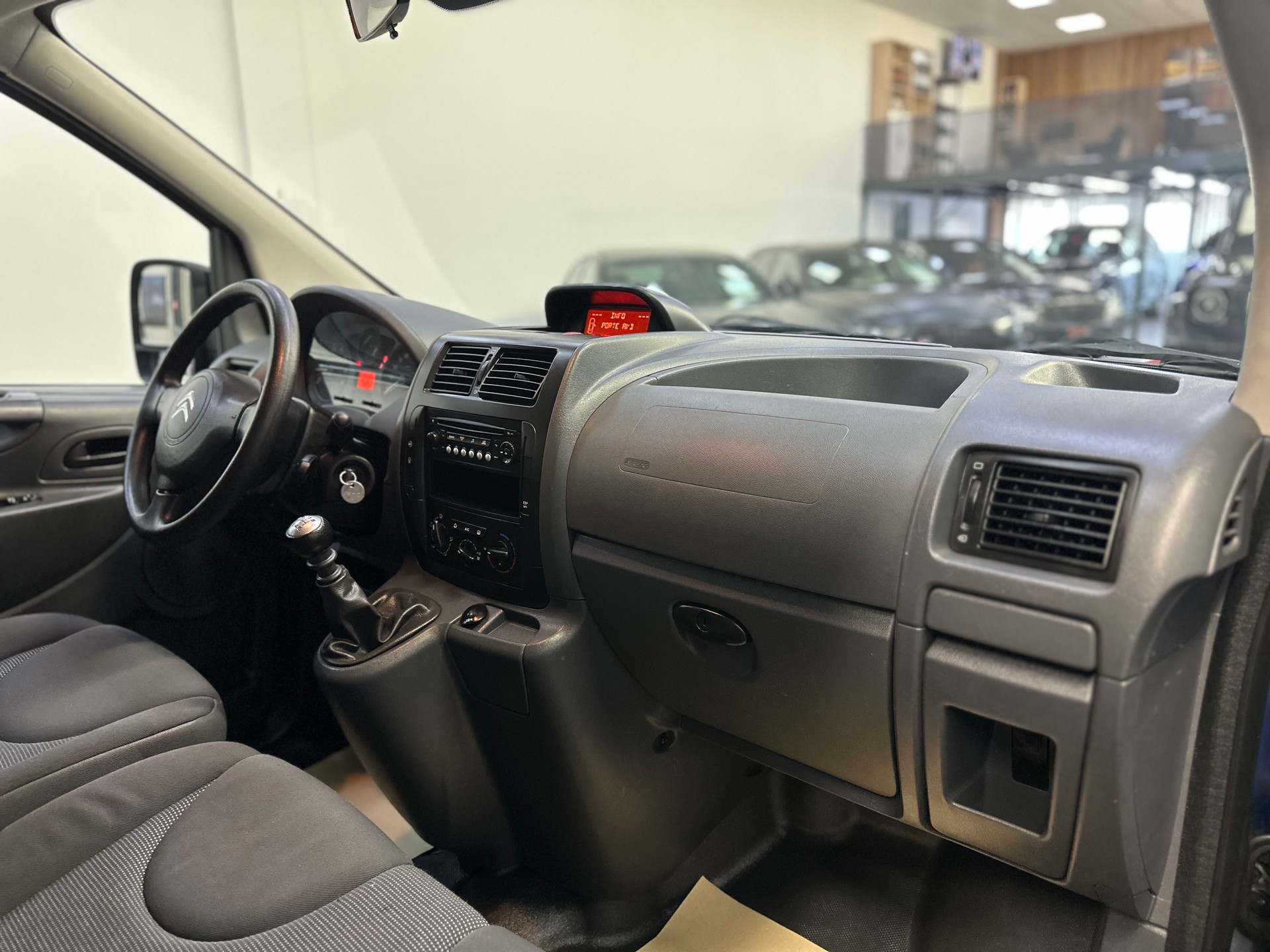 CITROEN Jumpy 2.0 HDi L2H1 Exclusive-image-7
