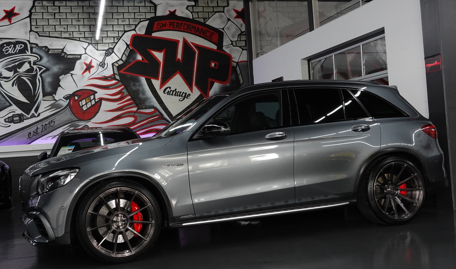 MERCEDES-BENZ GLC 63 S AMG EDITION 1 4-MATIC+9G-TRONIC DESIGNO FULL ON TOP 22"-showroom-element-1