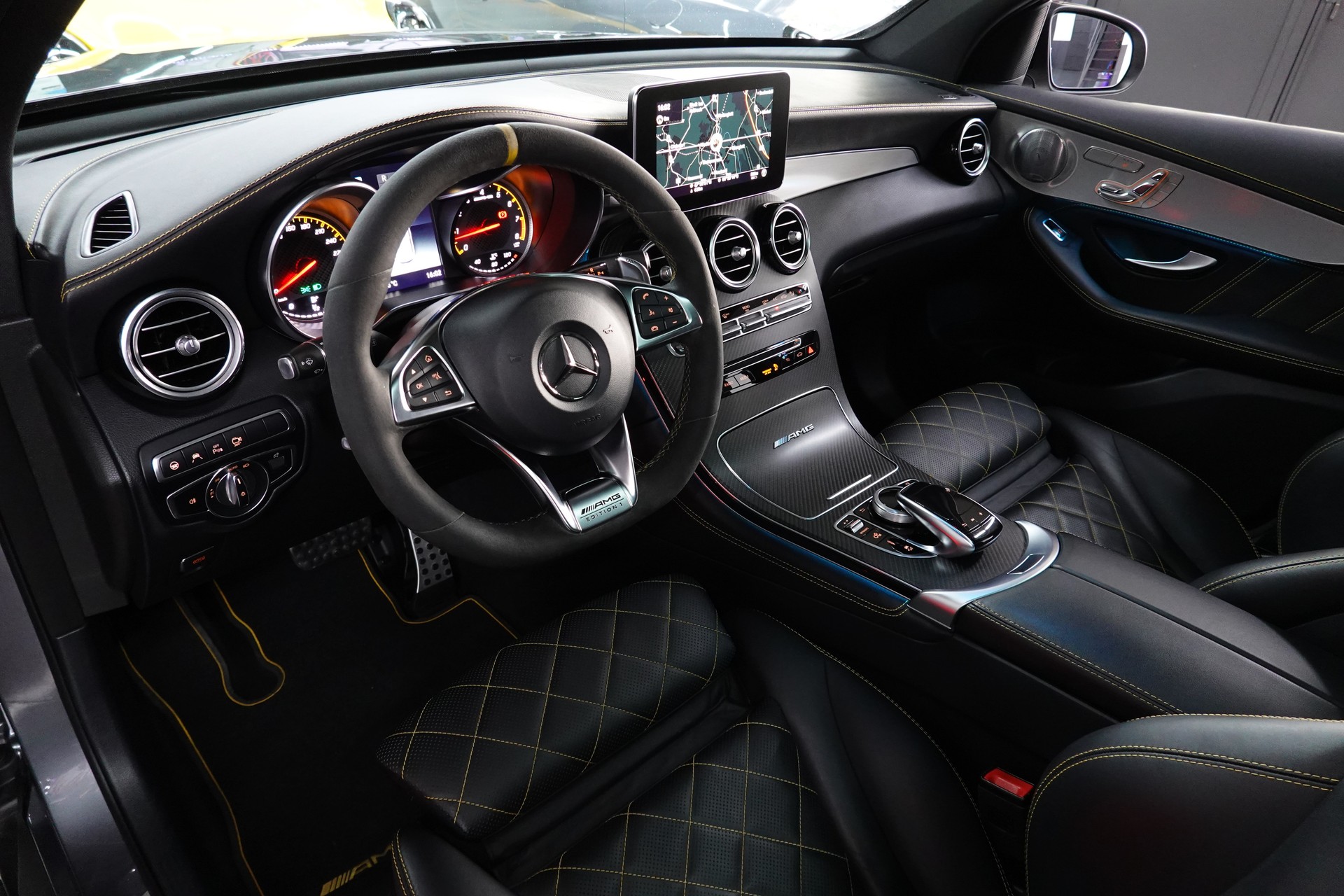 MERCEDES-BENZ GLC 63 S AMG EDITION 1 4-MATIC+9G-TRONIC DESIGNO FULL ON TOP 22"-image-32