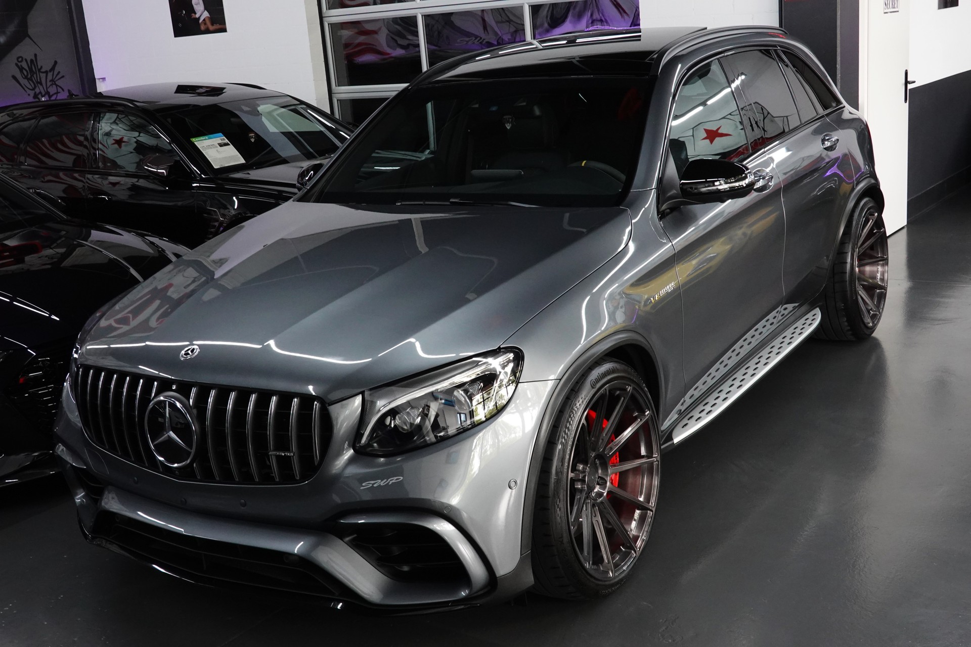 MERCEDES-BENZ GLC 63 S AMG EDITION 1 4-MATIC+9G-TRONIC DESIGNO FULL ON TOP 22"-showroom-element-2