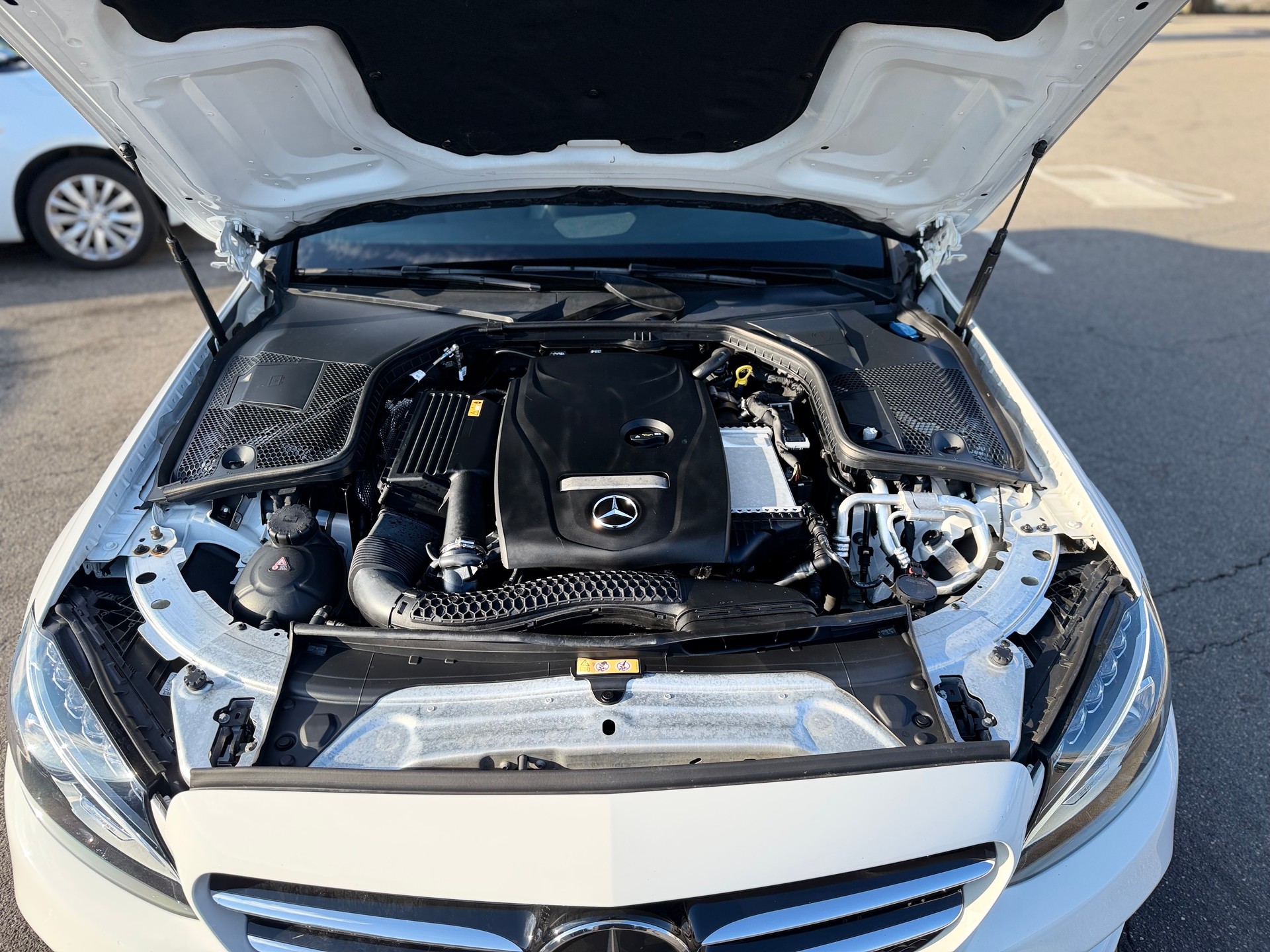 MERCEDES-BENZ C 200 AMG Line 4Matic 9G-Tronic-image-17