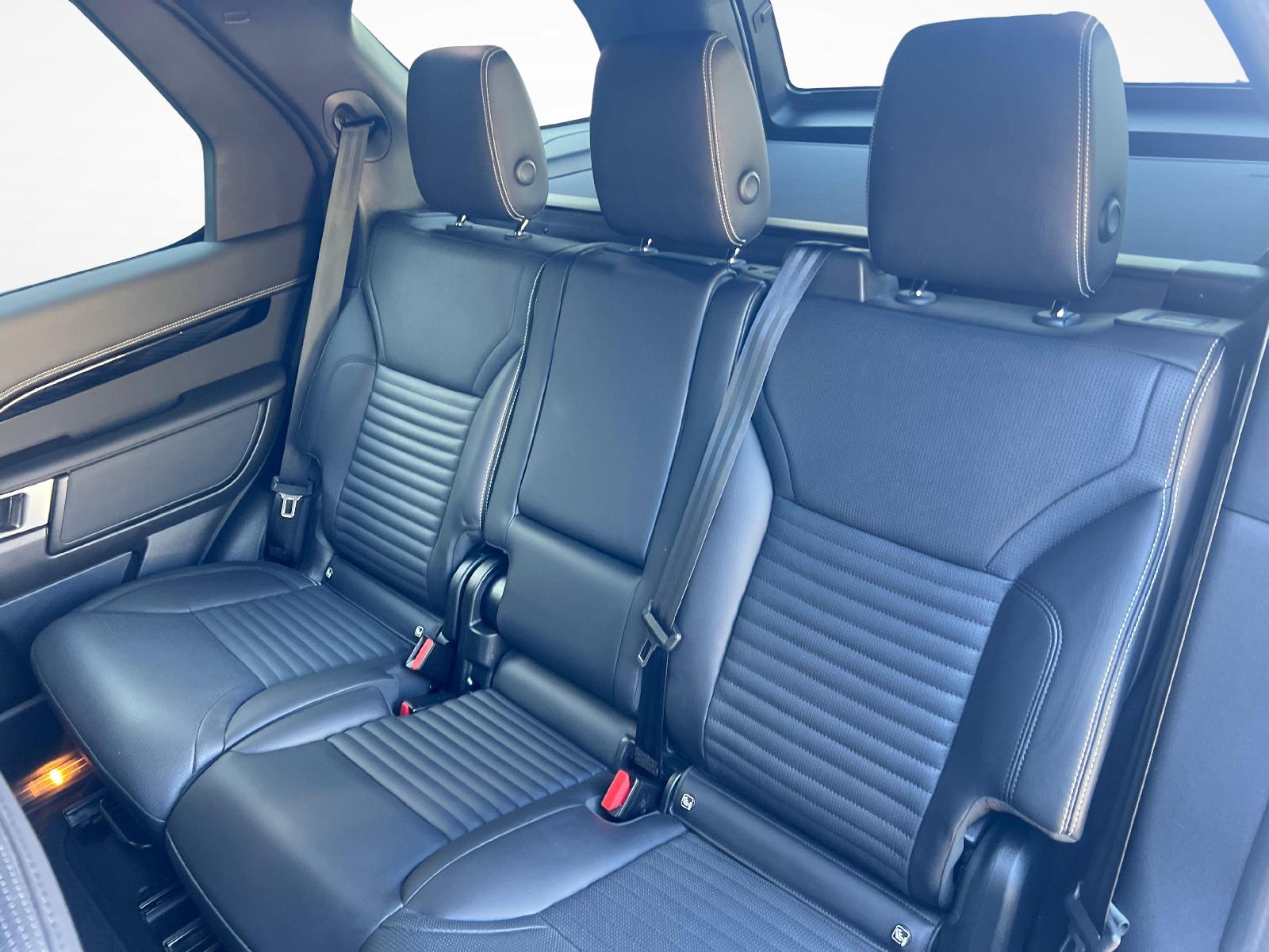 LAND ROVER Discovery 3.0 D I6 300 R-Dynamic S-image-10