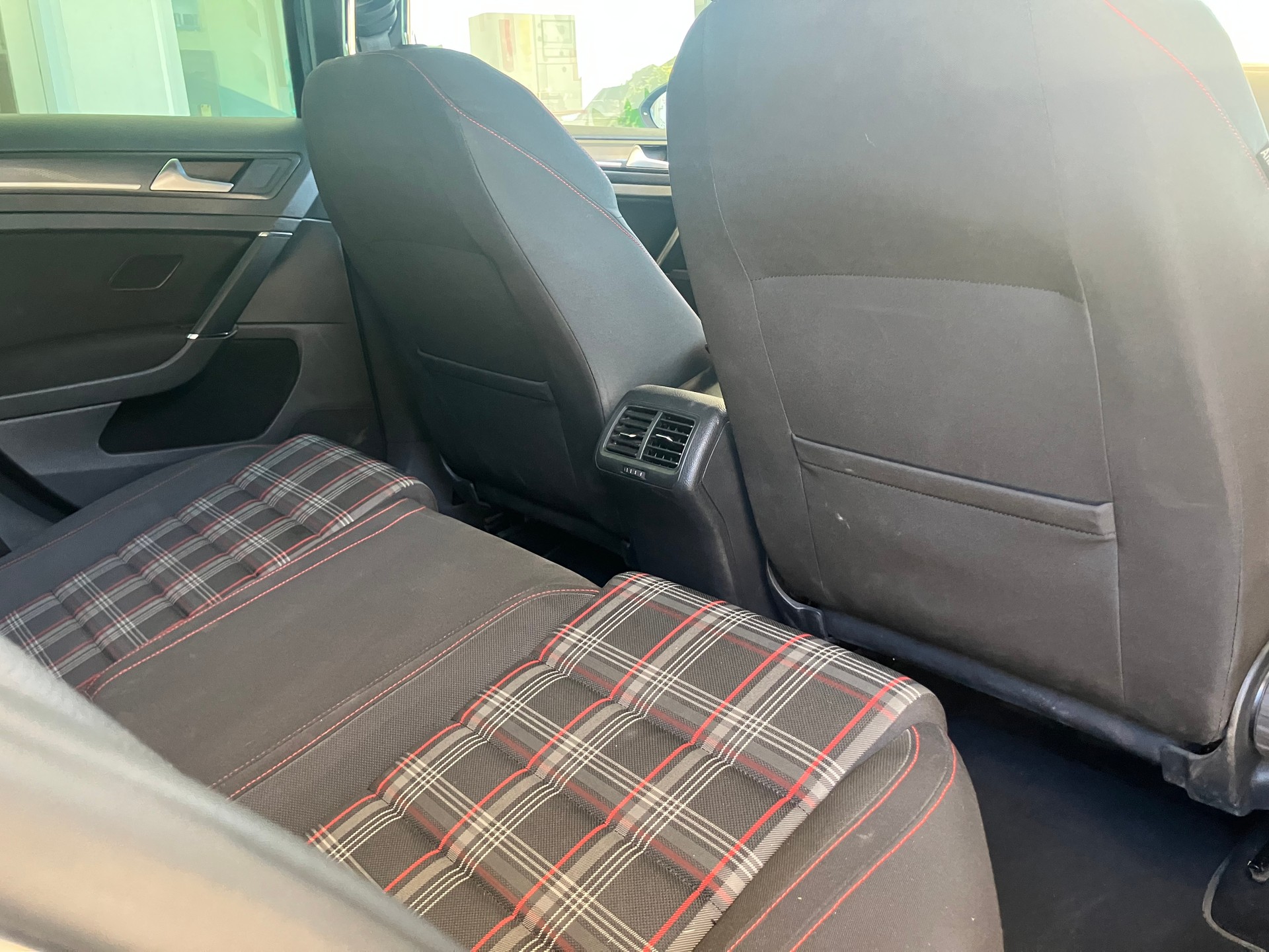 VW Golf 2.0 TSI GTI Performance DSG-image-5