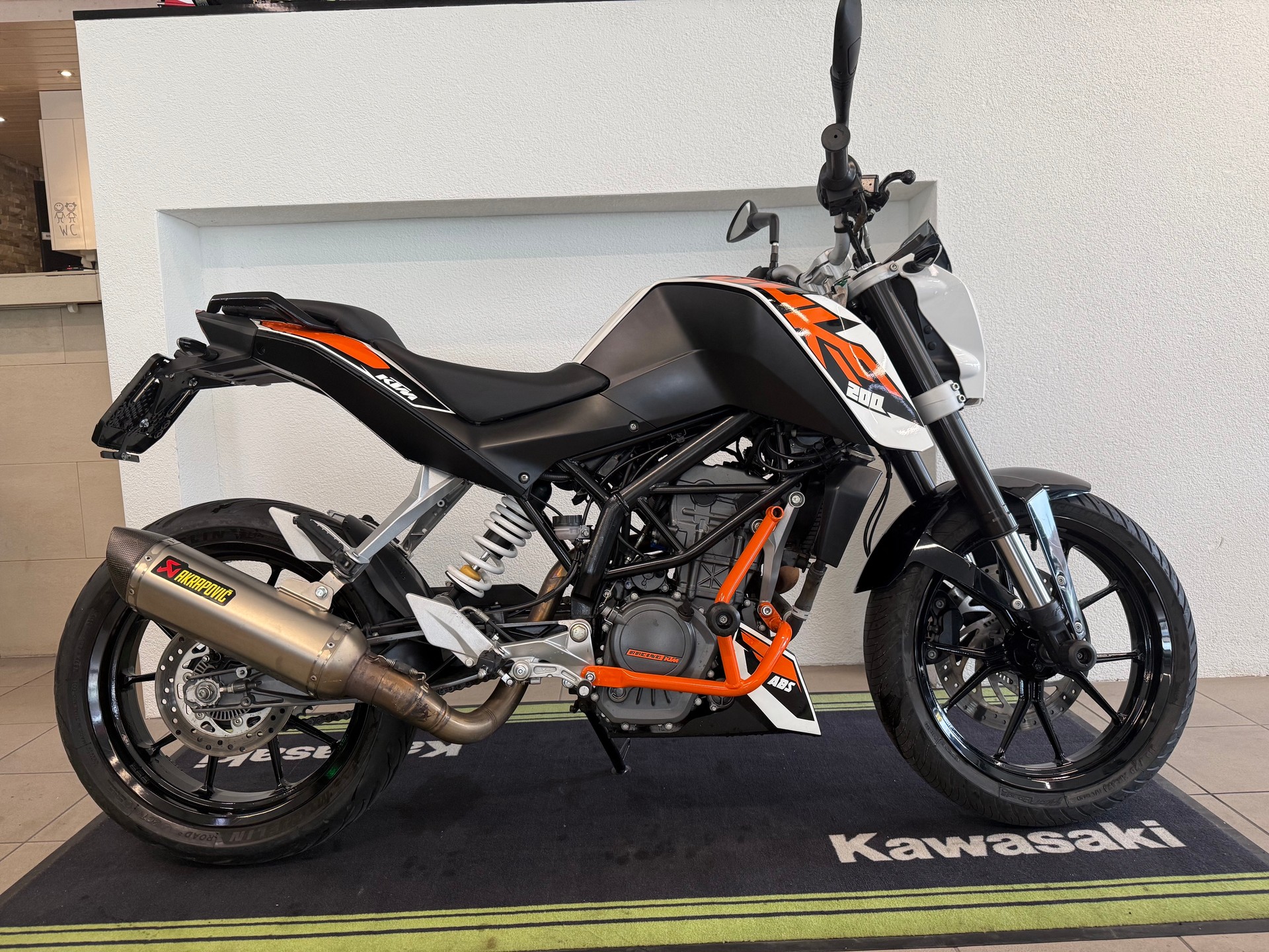 KTM 200 Duke-image-1