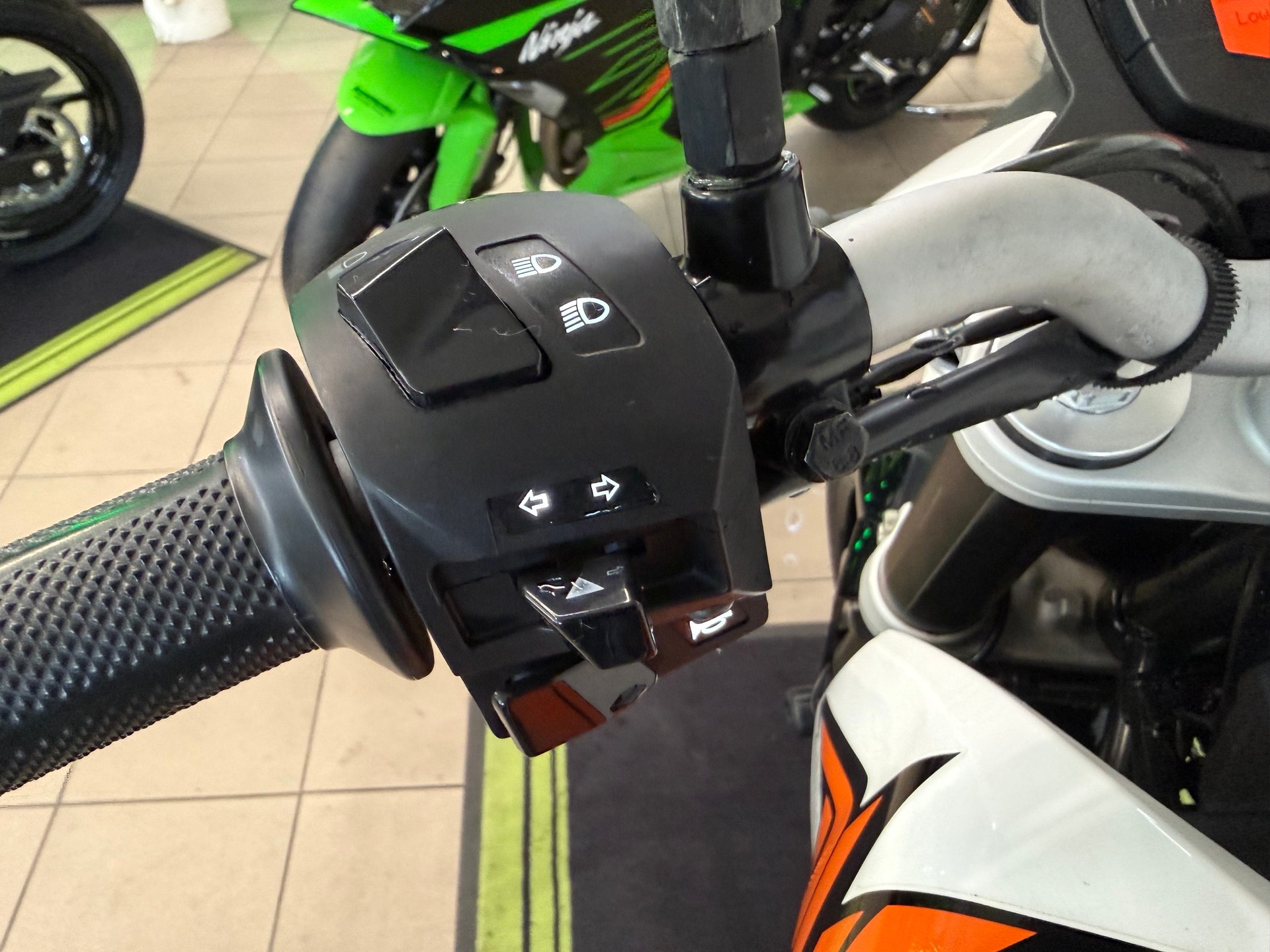 KTM 200 Duke-image-3