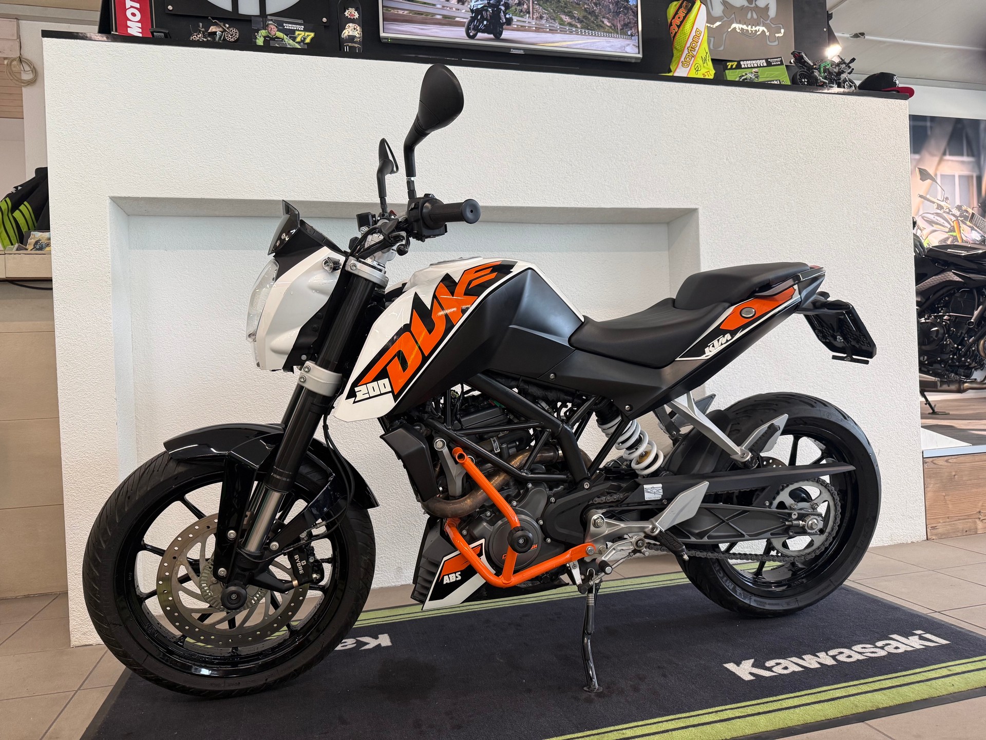 KTM 200 Duke-image-0