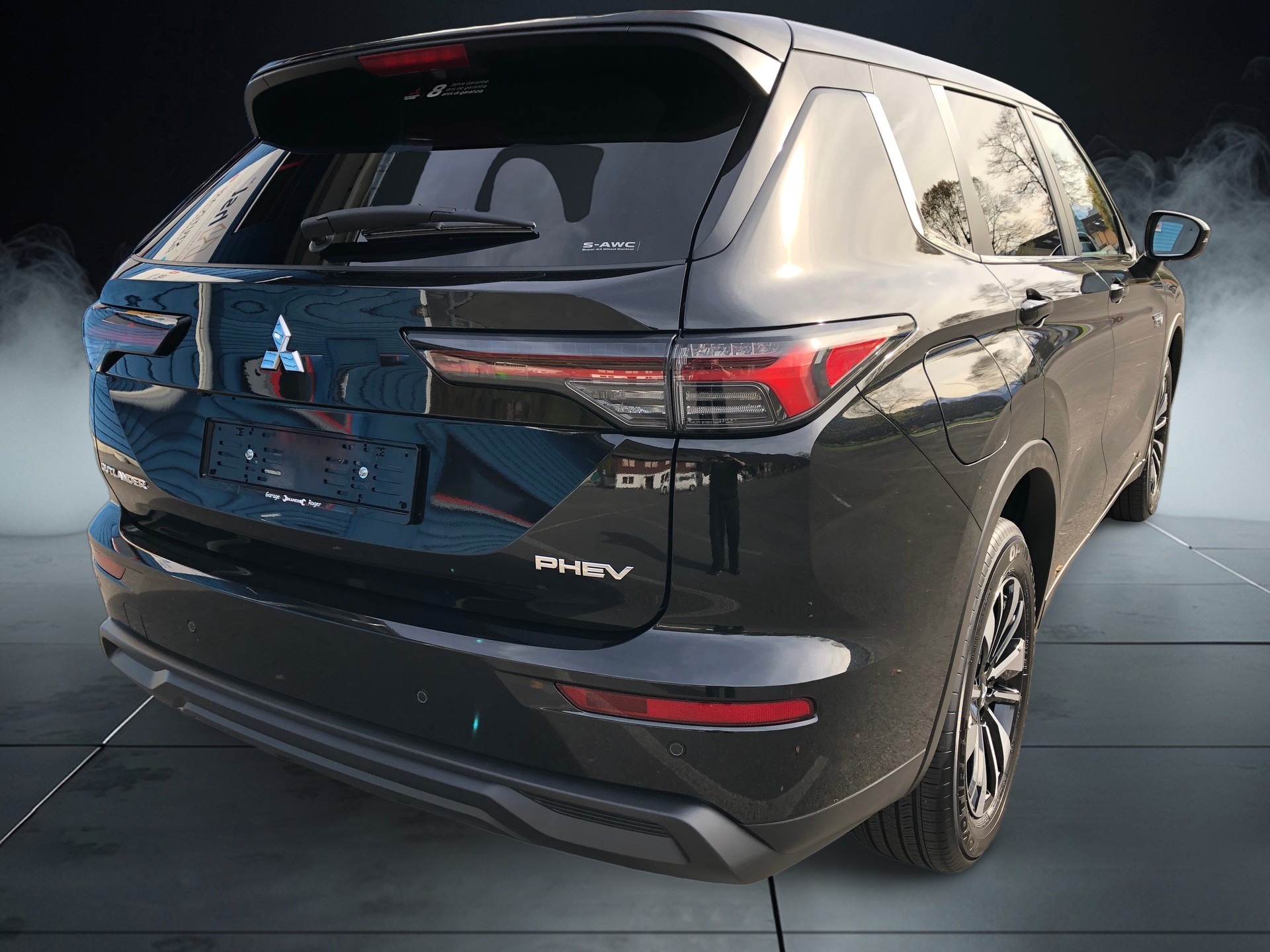 MITSUBISHI Outlander 2.4 PHEV Invite 4WD Automatic-showroom-element-2