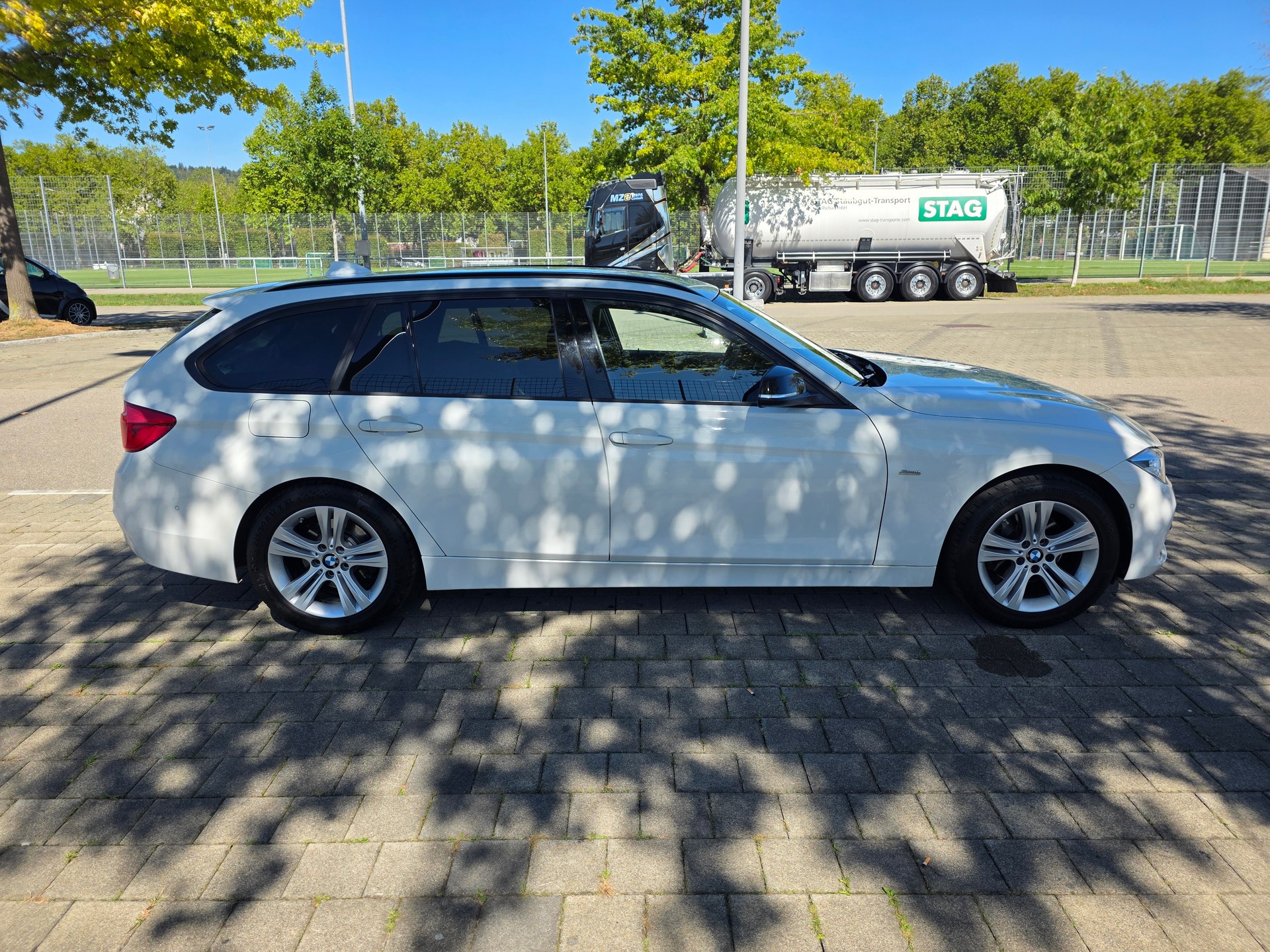 BMW 320d xDrive Touring Sport Line Steptronic-showroom-element-3