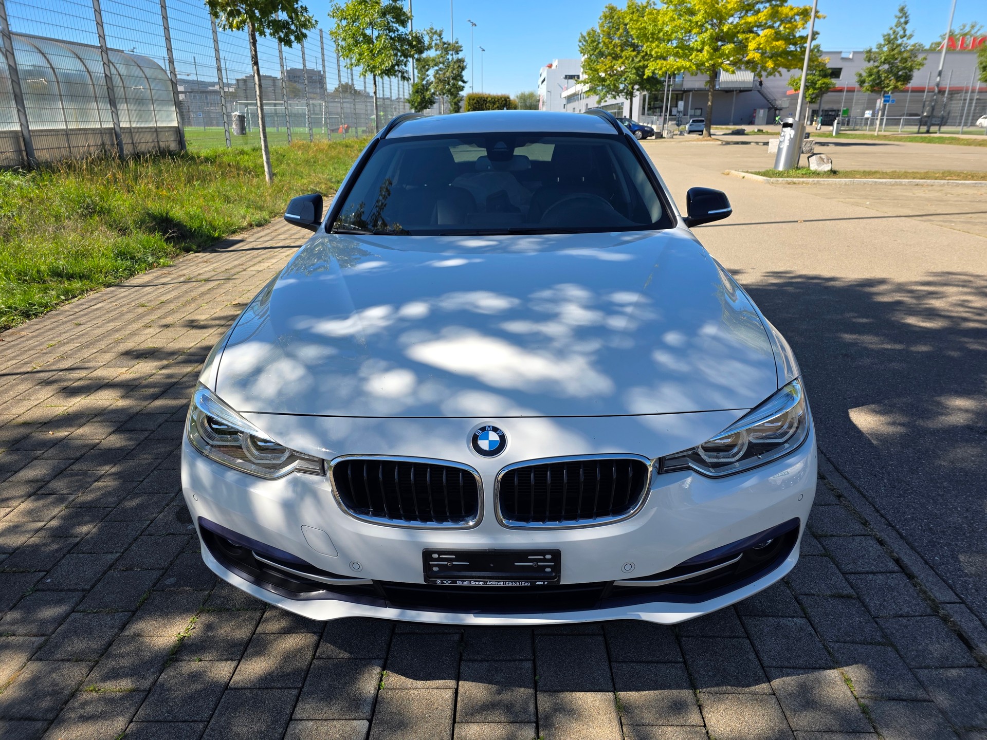 BMW 320d xDrive Touring Sport Line Steptronic-showroom-element-1