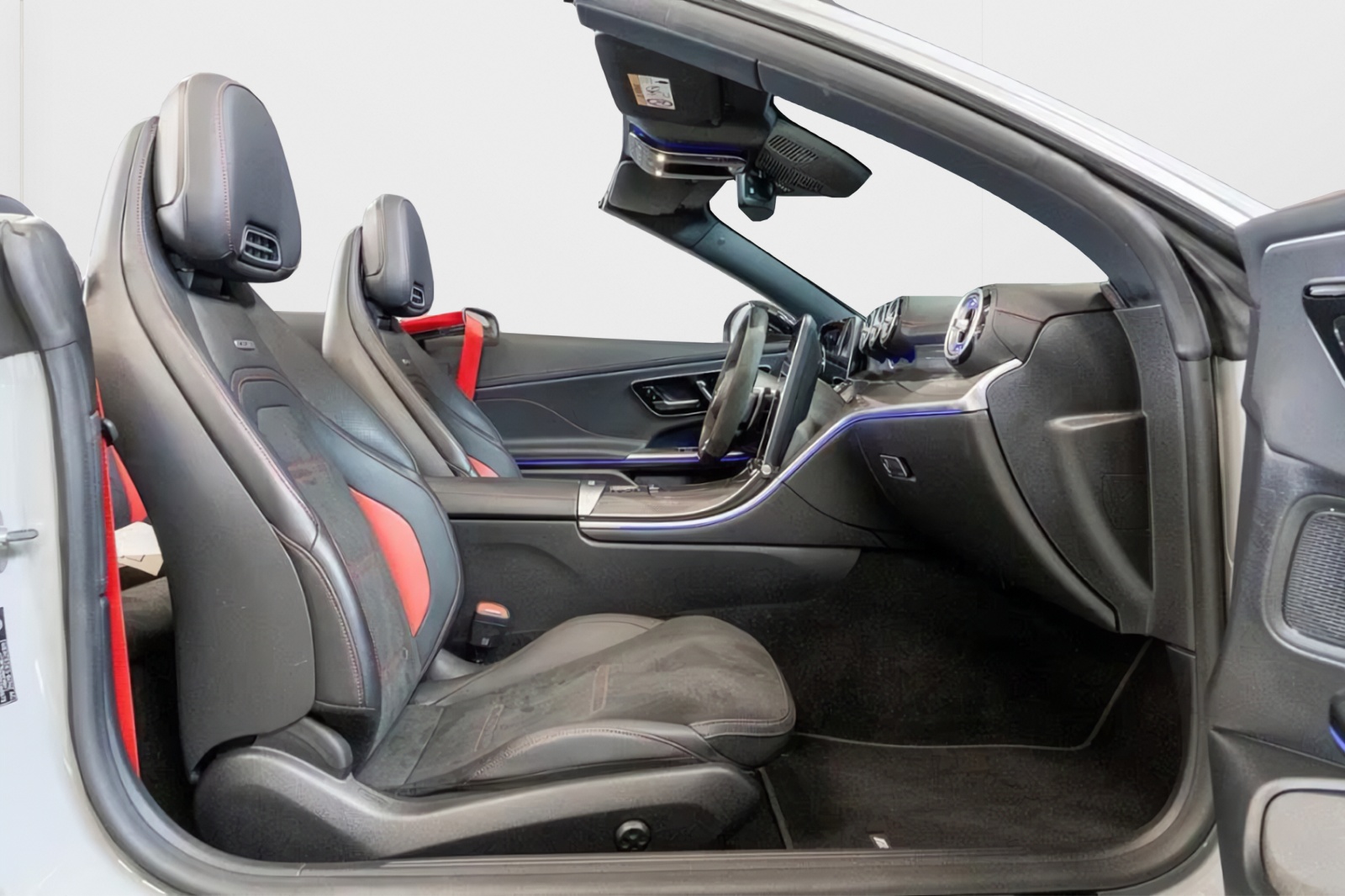 MERCEDES-BENZ CLE AMG 53 Cabrio 4Matic+ 9G-Tronic-image-5
