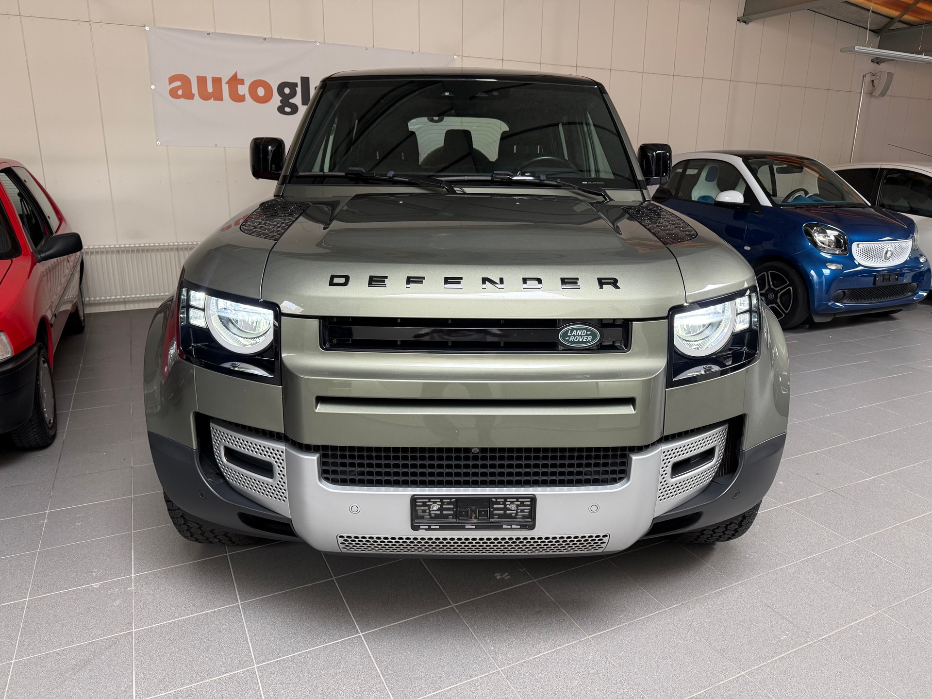 LAND ROVER Defender 110 3.0 D I6 200 AWD AT8-showroom-element-2