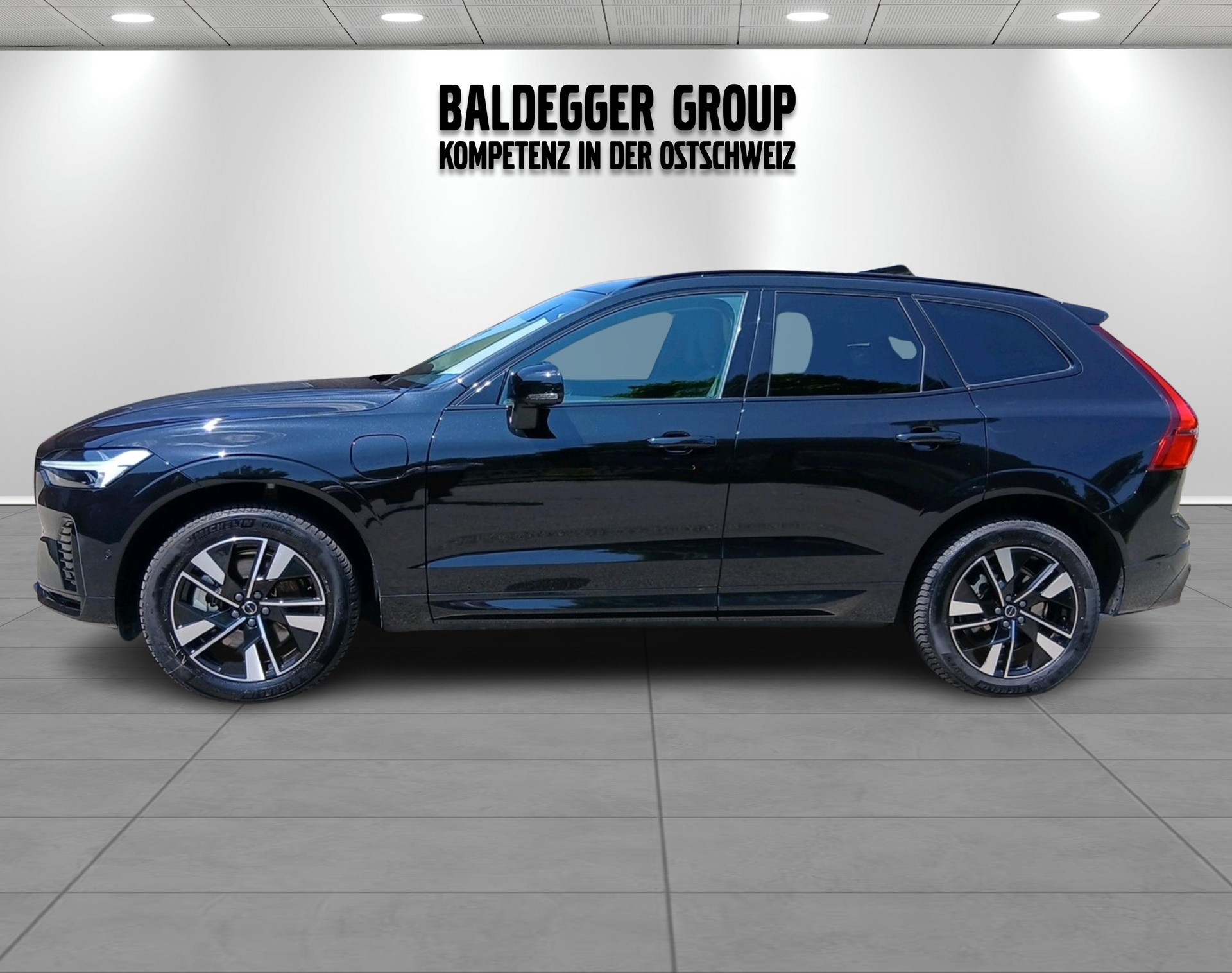 VOLVO XC60 2.0 T6 TE Plus Dark eAWD-showroom-element-2