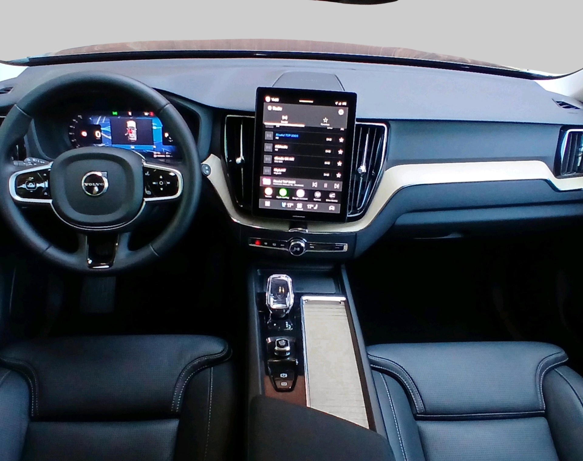 VOLVO XC60 2.0 T6 TE Plus Dark eAWD-image-5