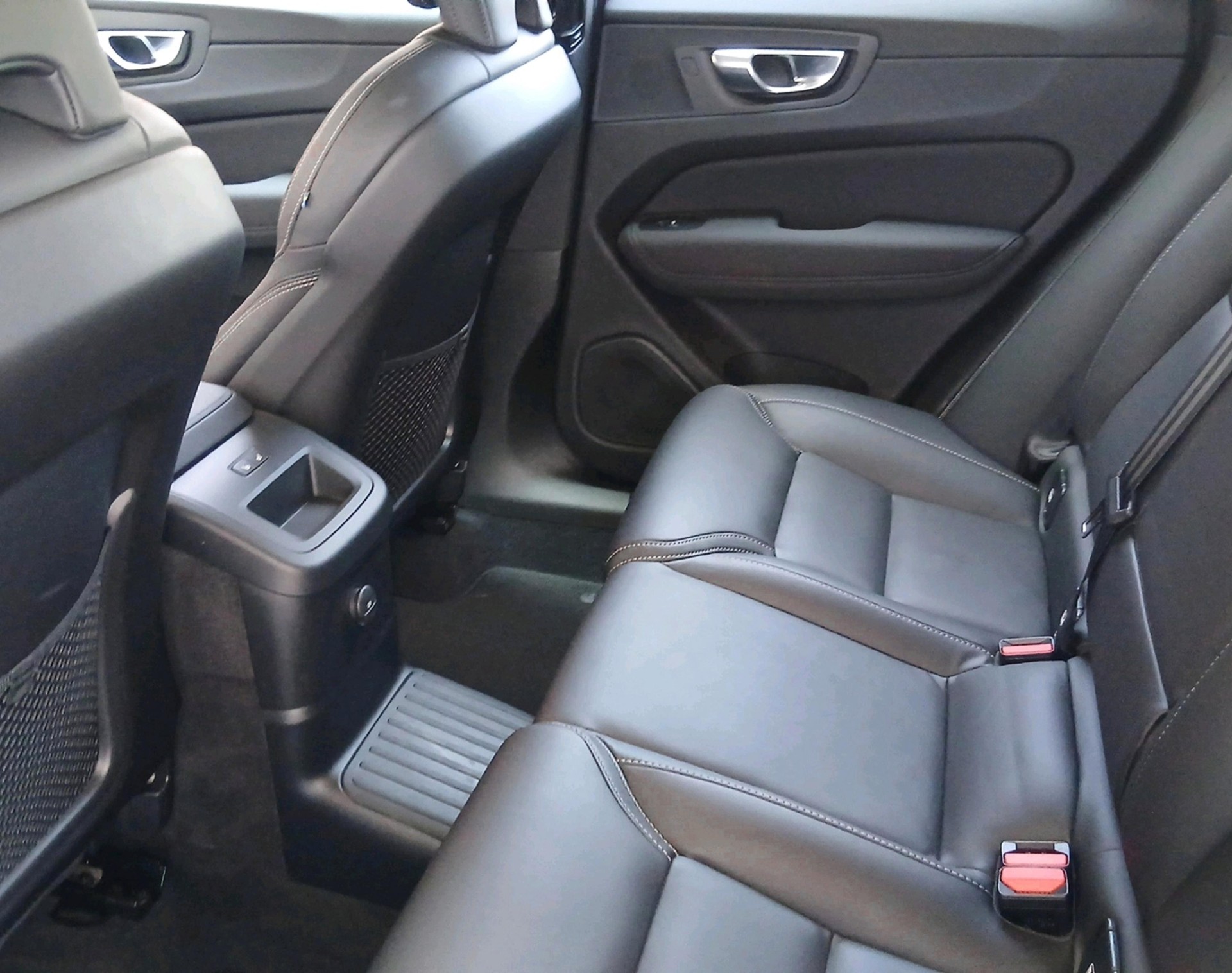 VOLVO XC60 2.0 T6 TE Plus Dark eAWD-image-6