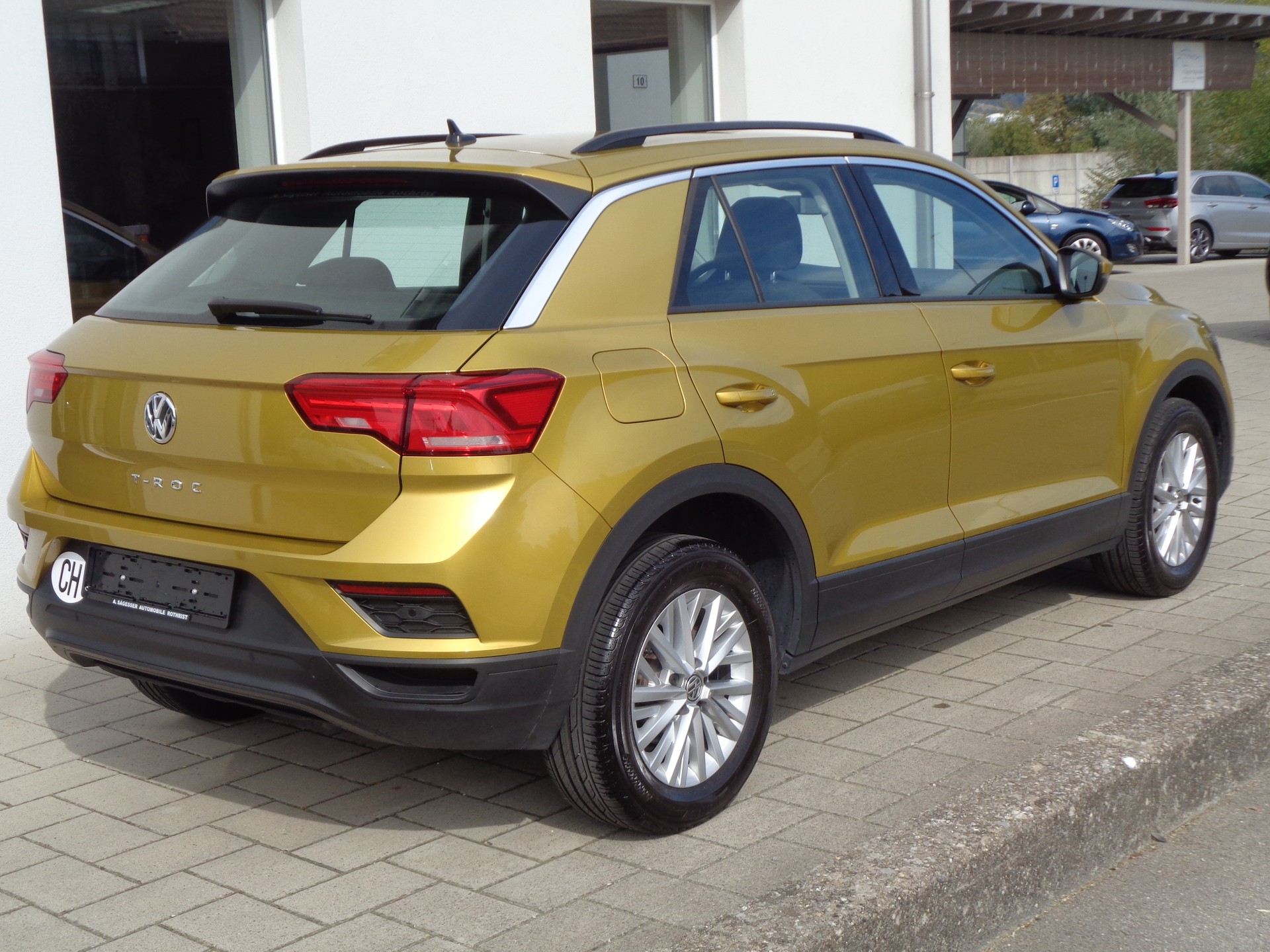 VW T-Roc 1.0 TSI-showroom-element-1