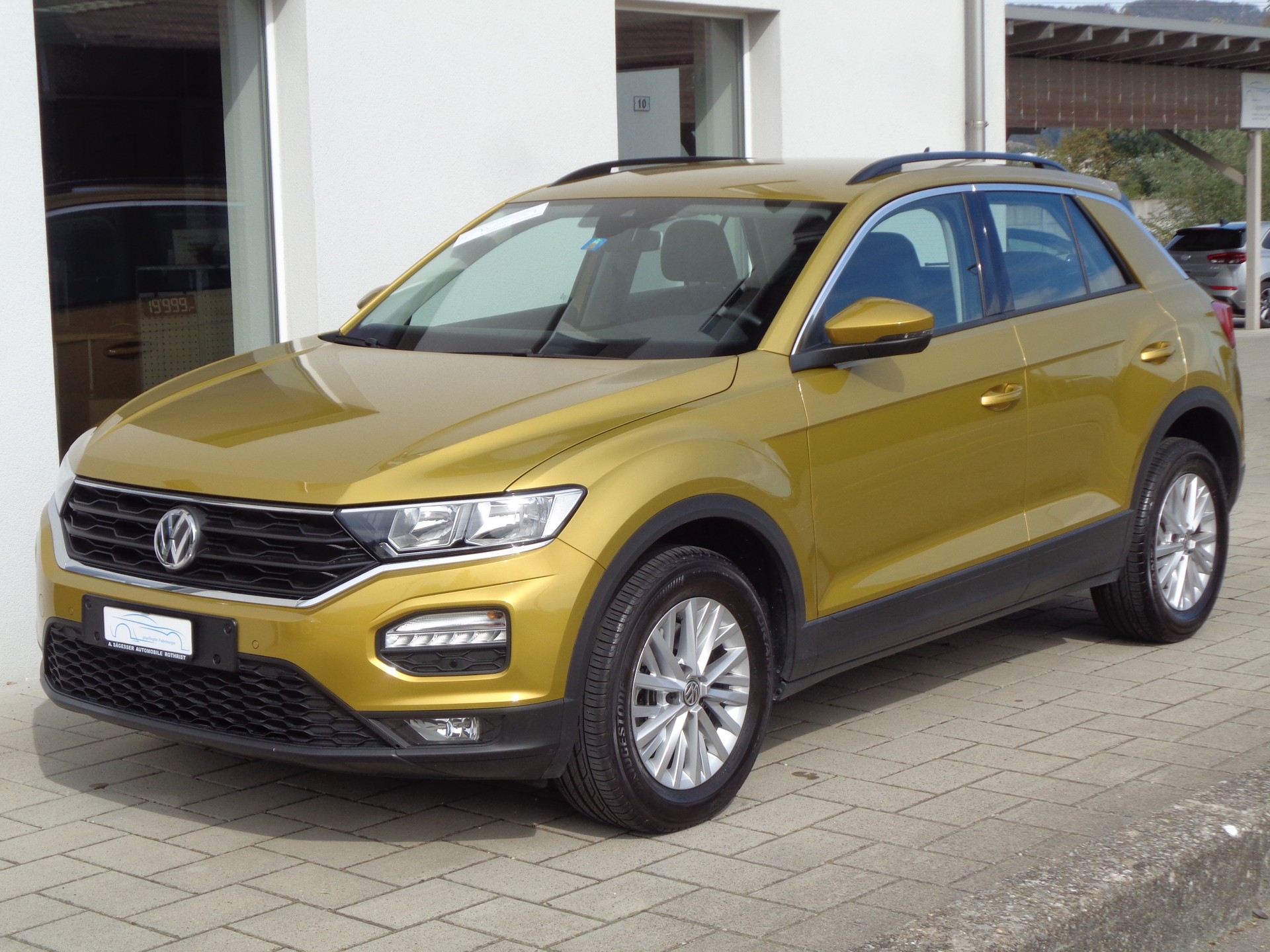 VW T-Roc 1.0 TSI-showroom-element-3