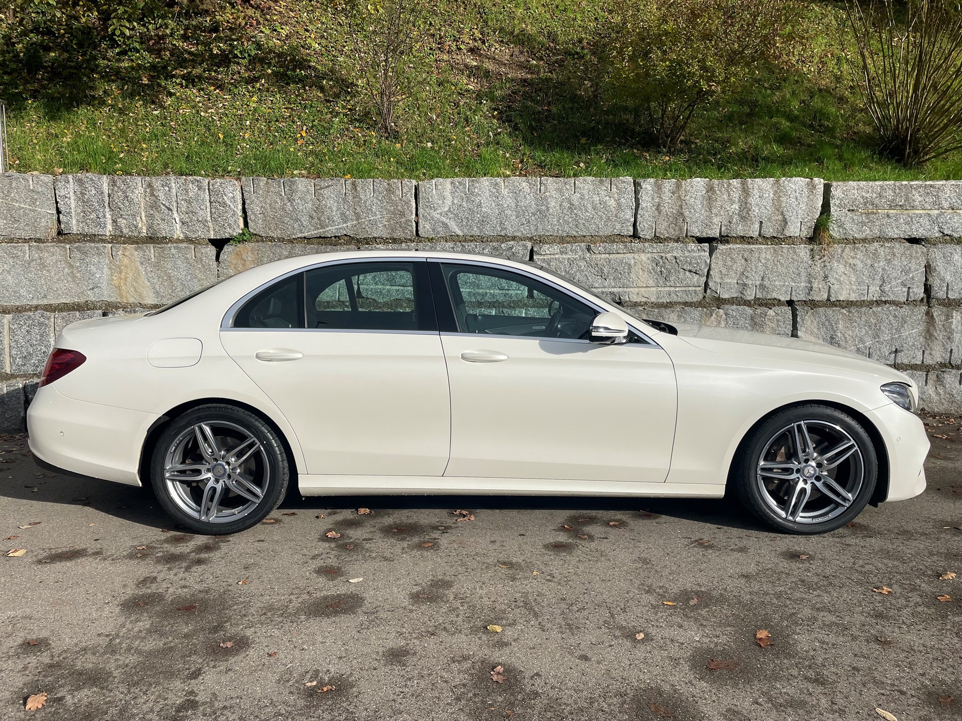 MERCEDES-BENZ E 350 d AMG Line 9G-Tronic-image-10
