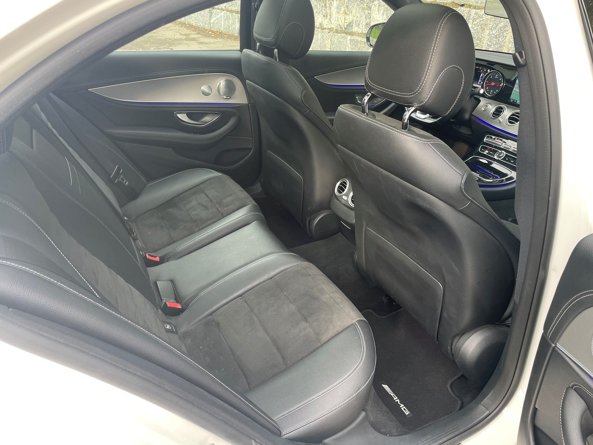 MERCEDES-BENZ E 350 d AMG Line 9G-Tronic-image-6