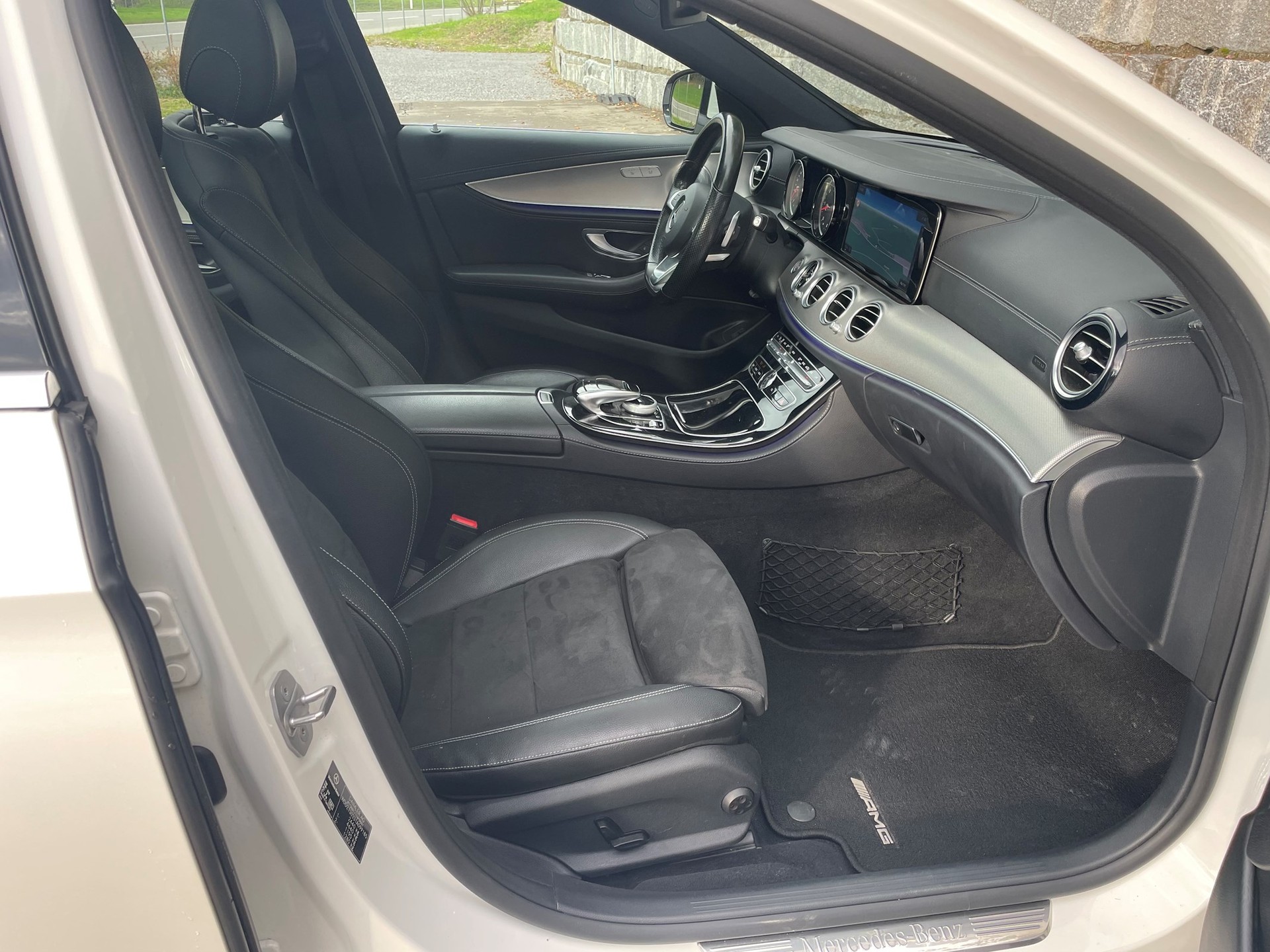 MERCEDES-BENZ E 350 d AMG Line 9G-Tronic-image-5