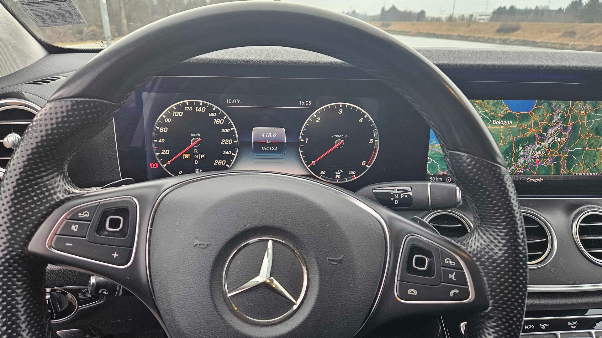 MERCEDES-BENZ E 220 d Avantgarde 9G-Tronic-image-4