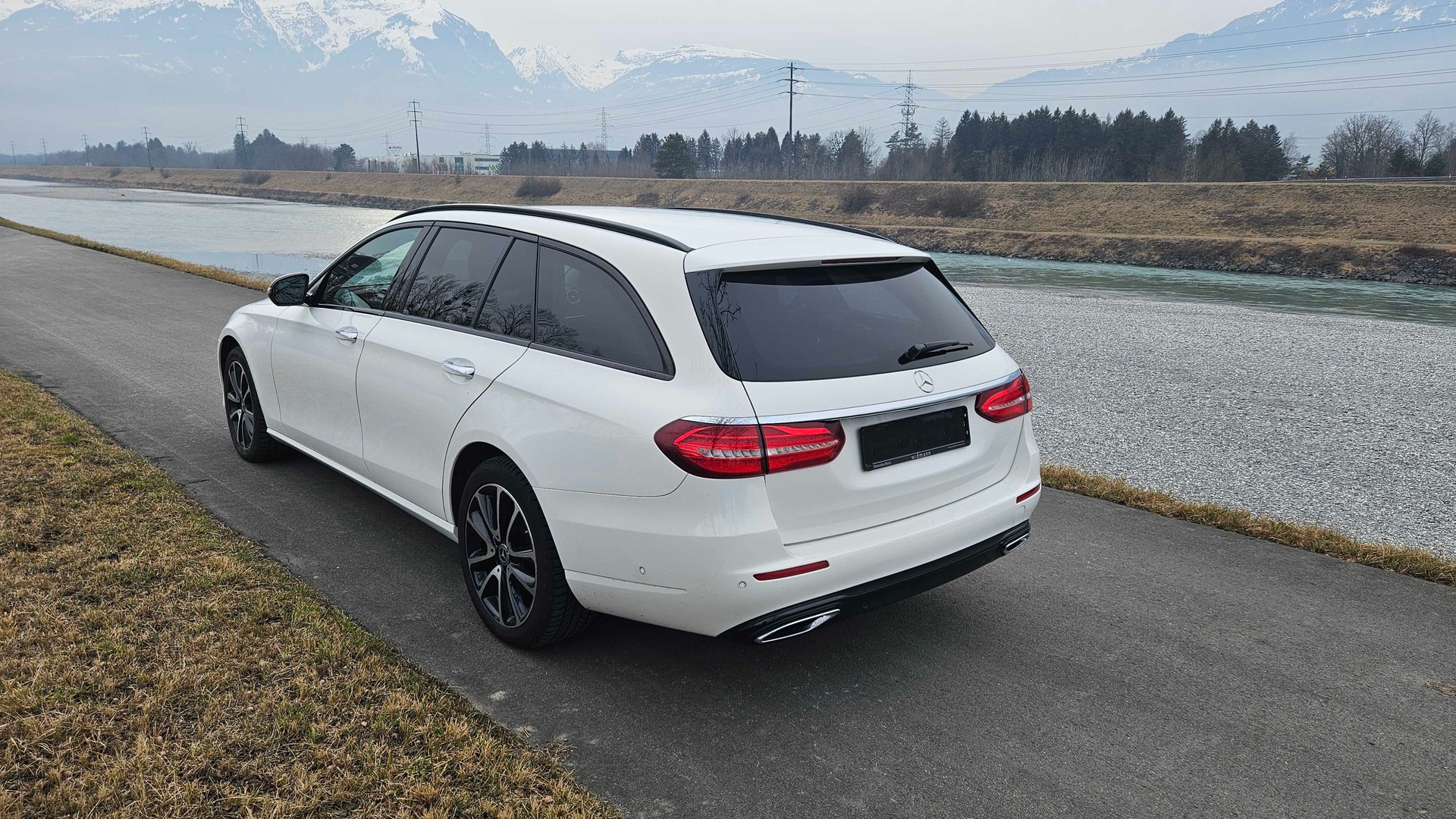 MERCEDES-BENZ E 220 d Avantgarde 9G-Tronic-image-2