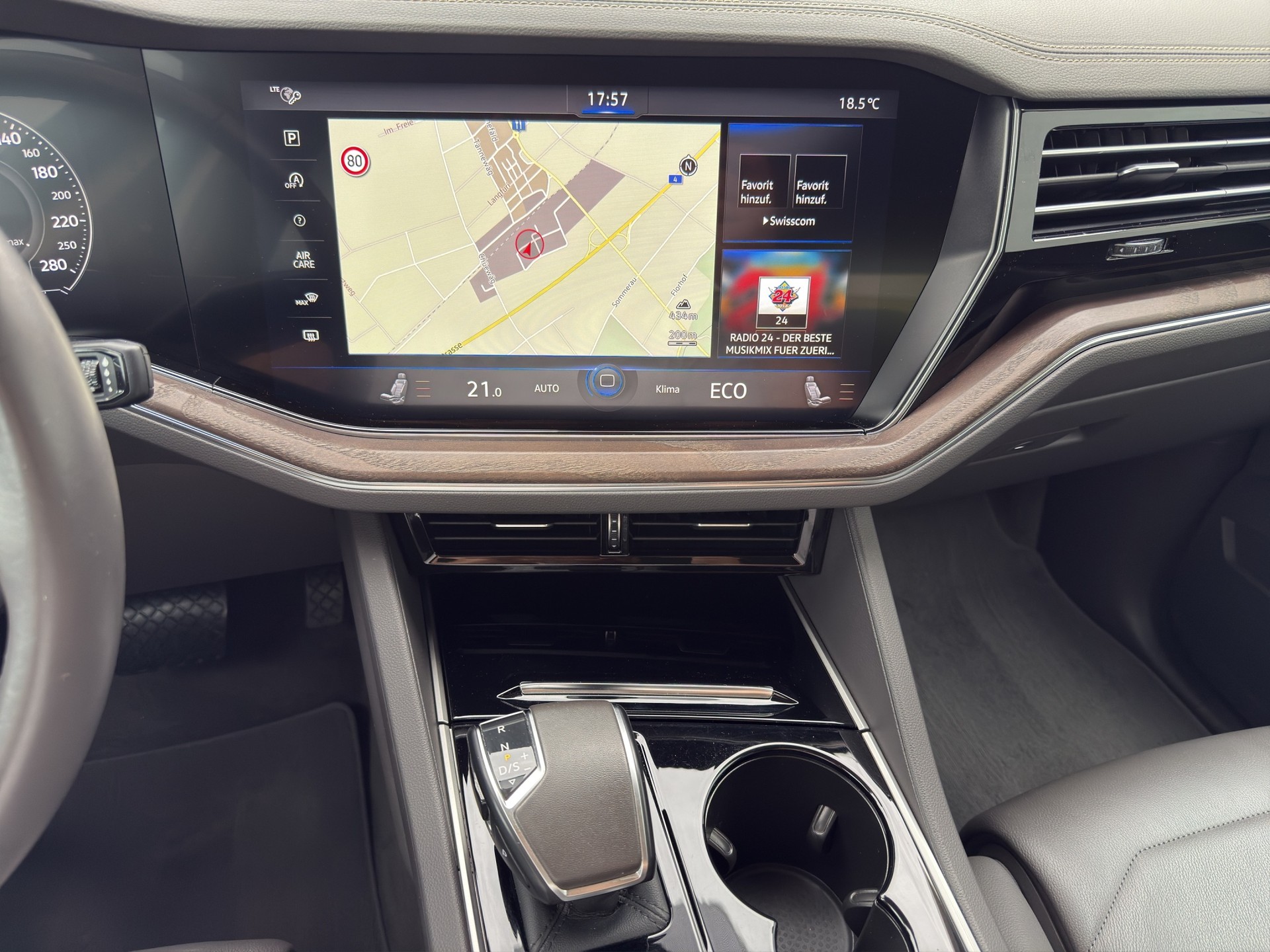 VW Touareg 3.0 V6 TDI 286 Atmosphere-image-13