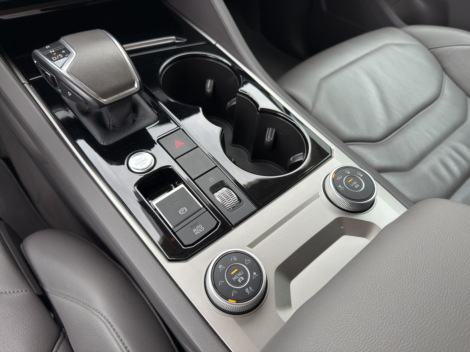 VW Touareg 3.0 V6 TDI 286 Atmosphere-image-15