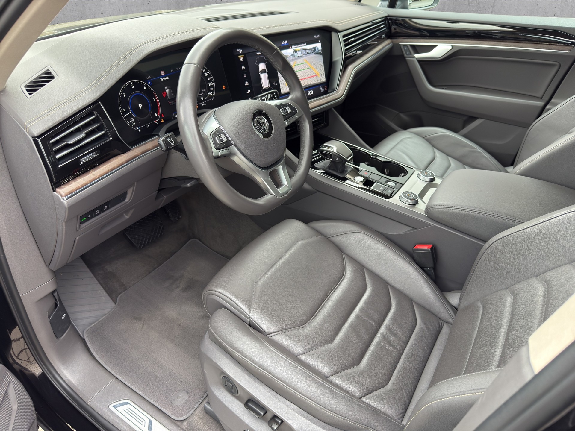 VW Touareg 3.0 V6 TDI 286 Atmosphere-image-10