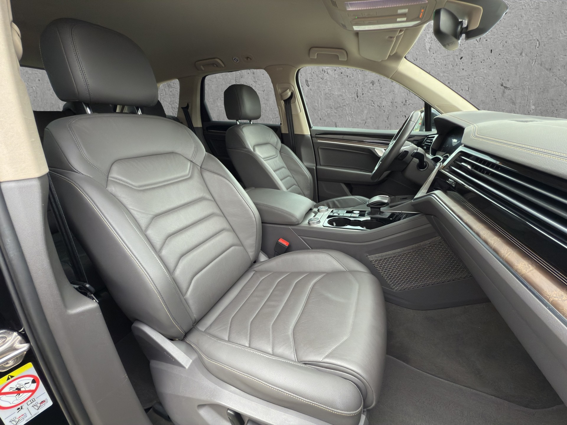 VW Touareg 3.0 V6 TDI 286 Atmosphere-image-11