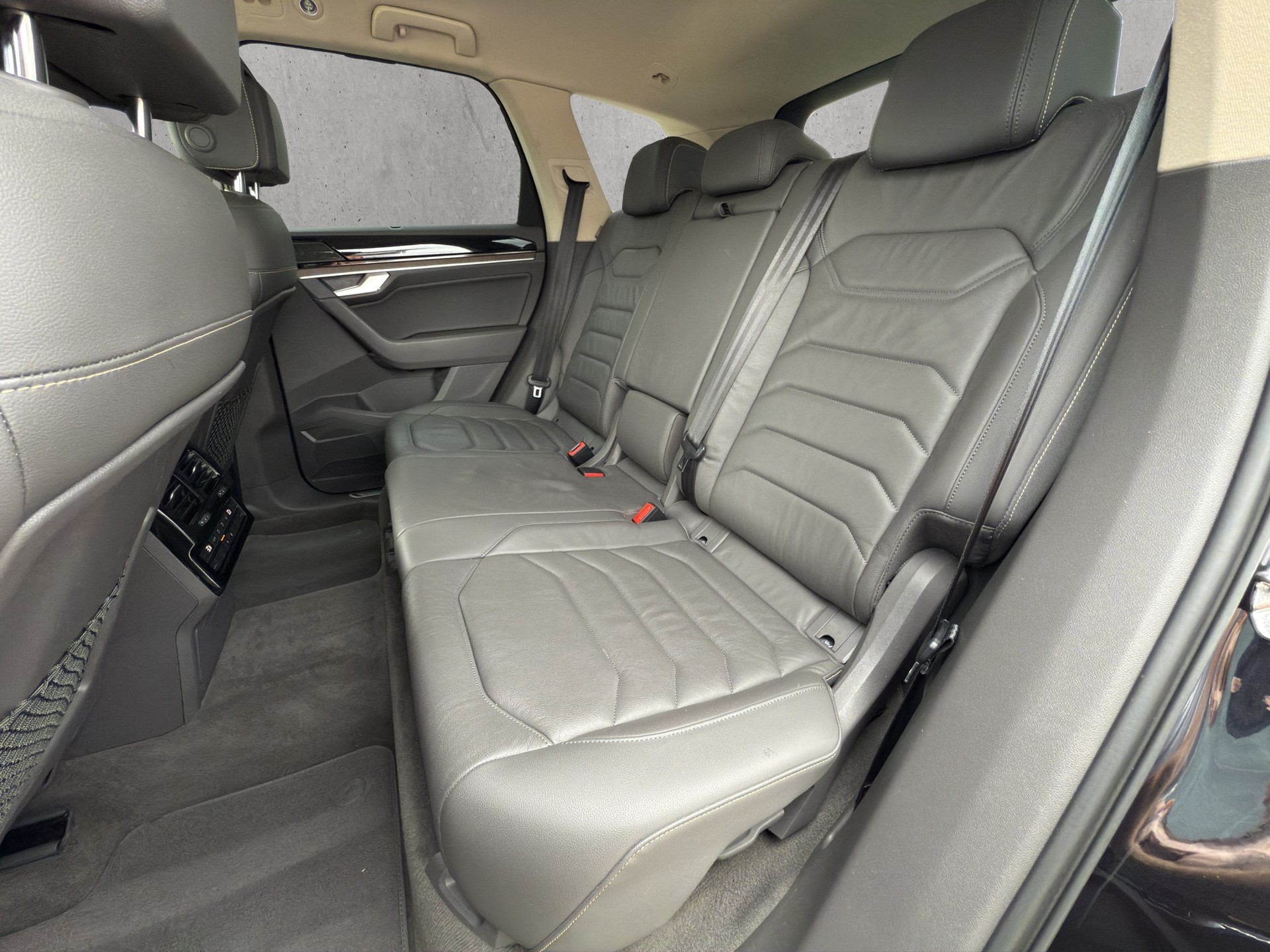 VW Touareg 3.0 V6 TDI 286 Atmosphere-image-12