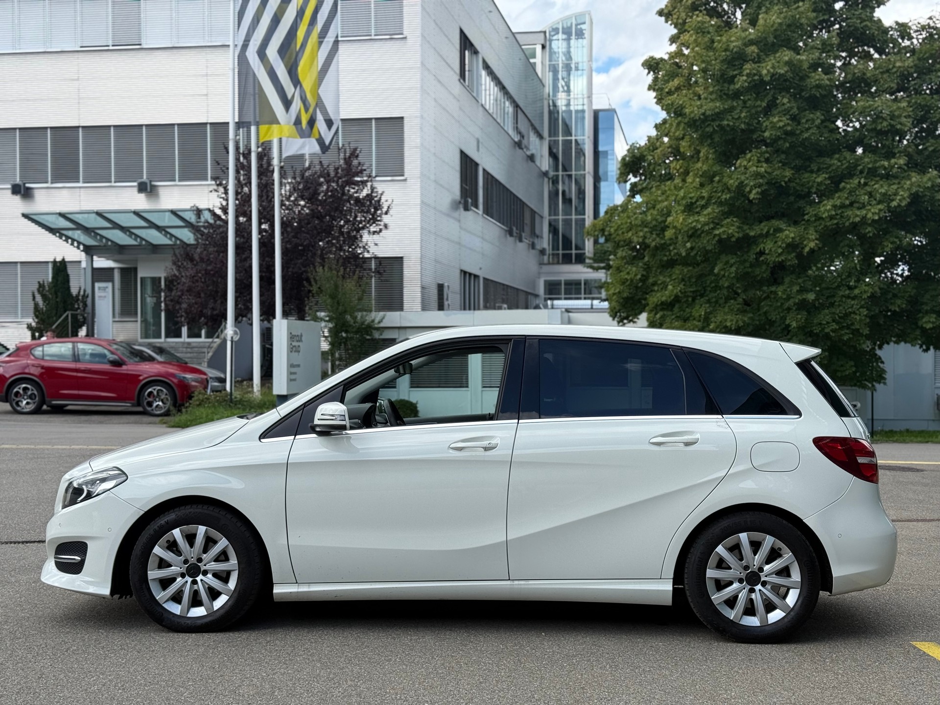 MERCEDES-BENZ B 220 Style 4Matic 7G-DCT-image-1
