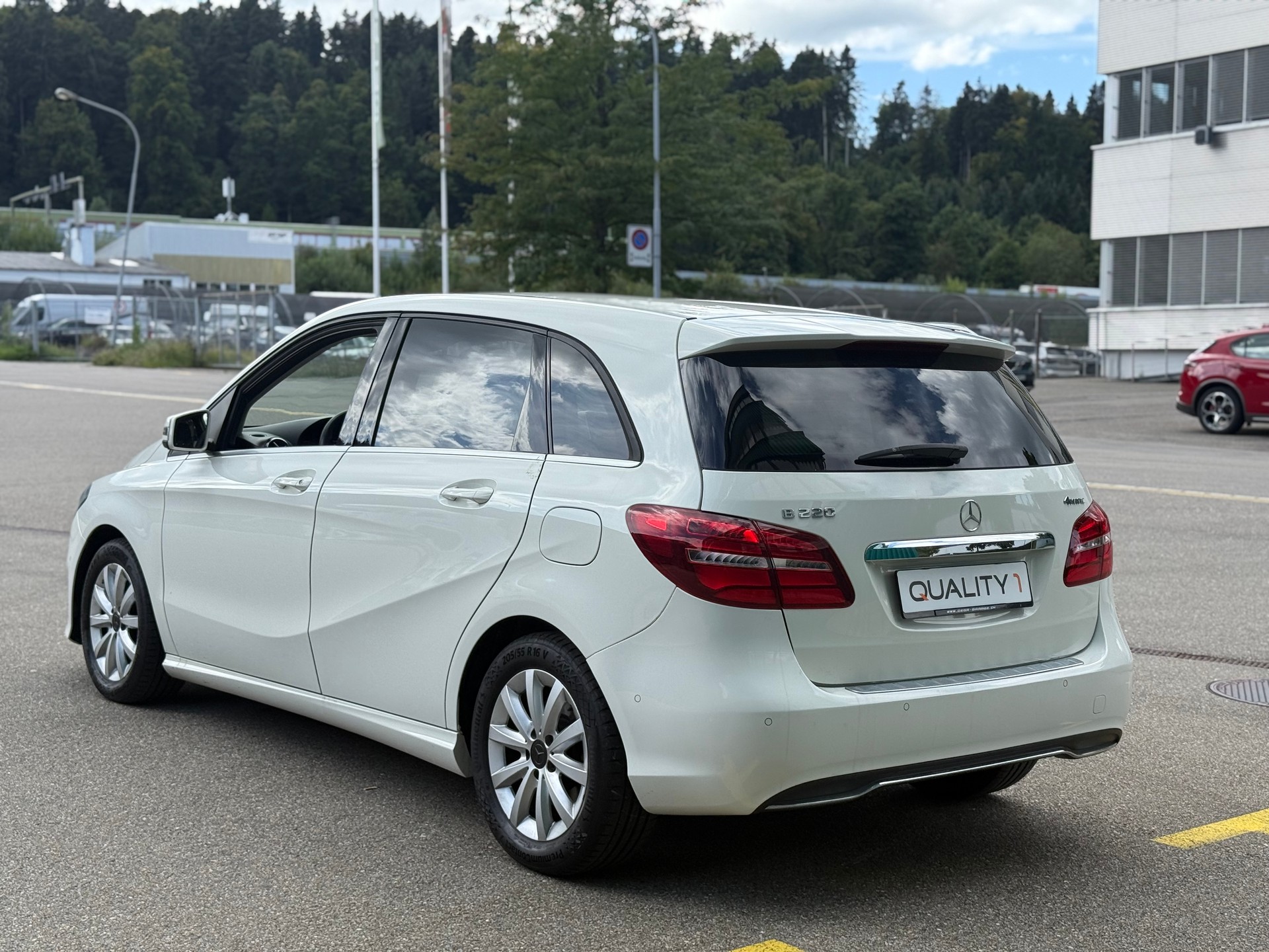 MERCEDES-BENZ B 220 Style 4Matic 7G-DCT-image-2