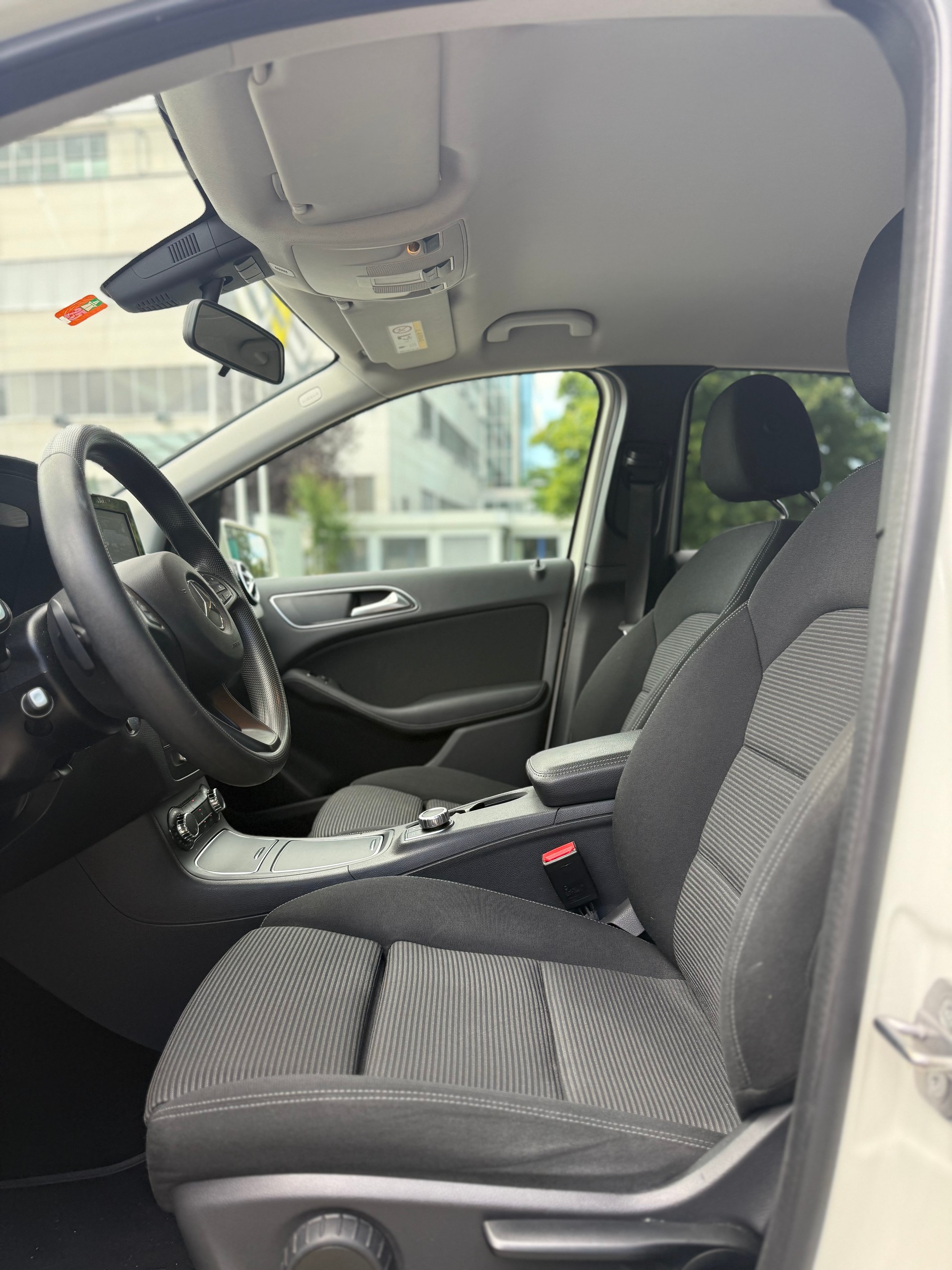 MERCEDES-BENZ B 220 Style 4Matic 7G-DCT-image-9
