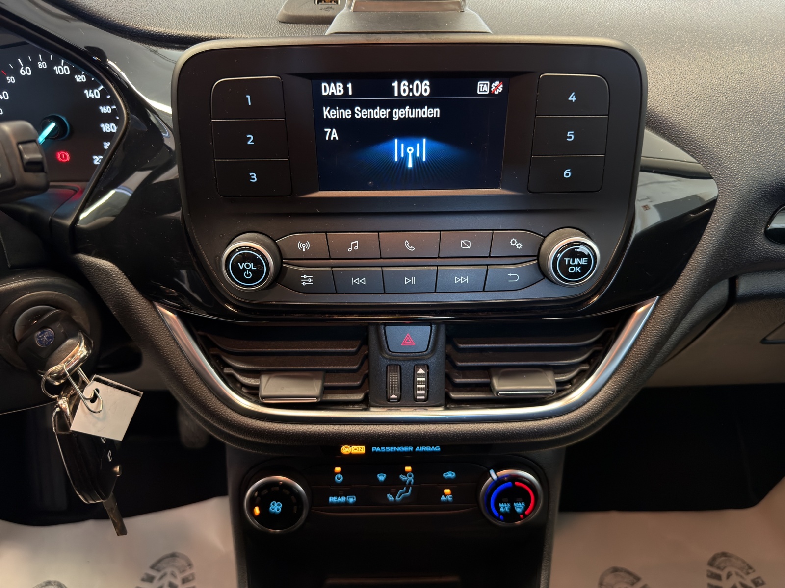 FORD Fiesta 1.0 SCTi Vignale-image-9