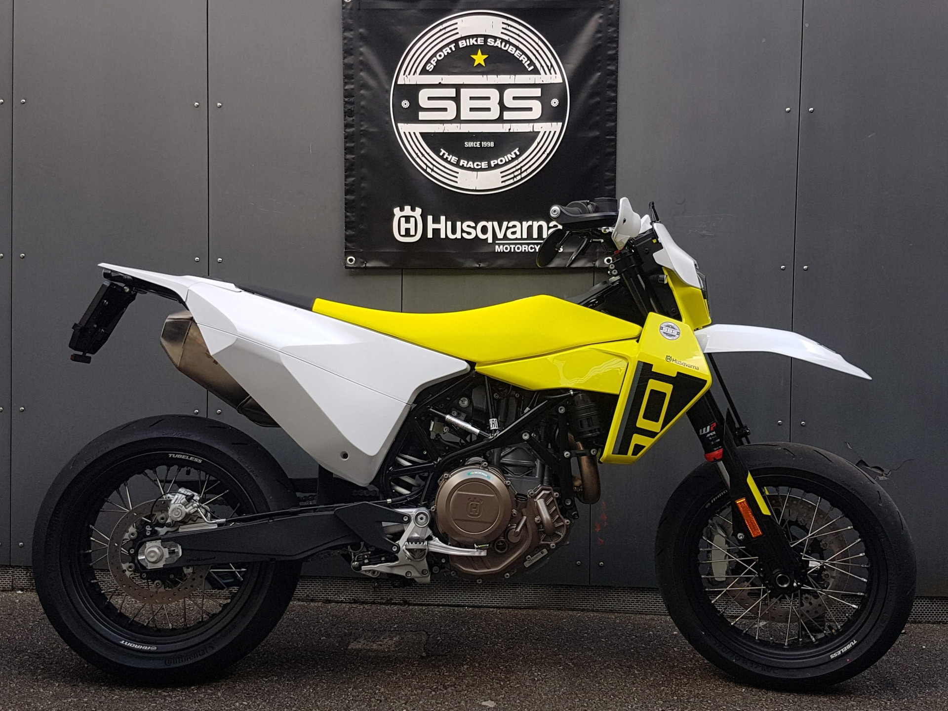 HUSQVARNA 701 Supermoto-image-1