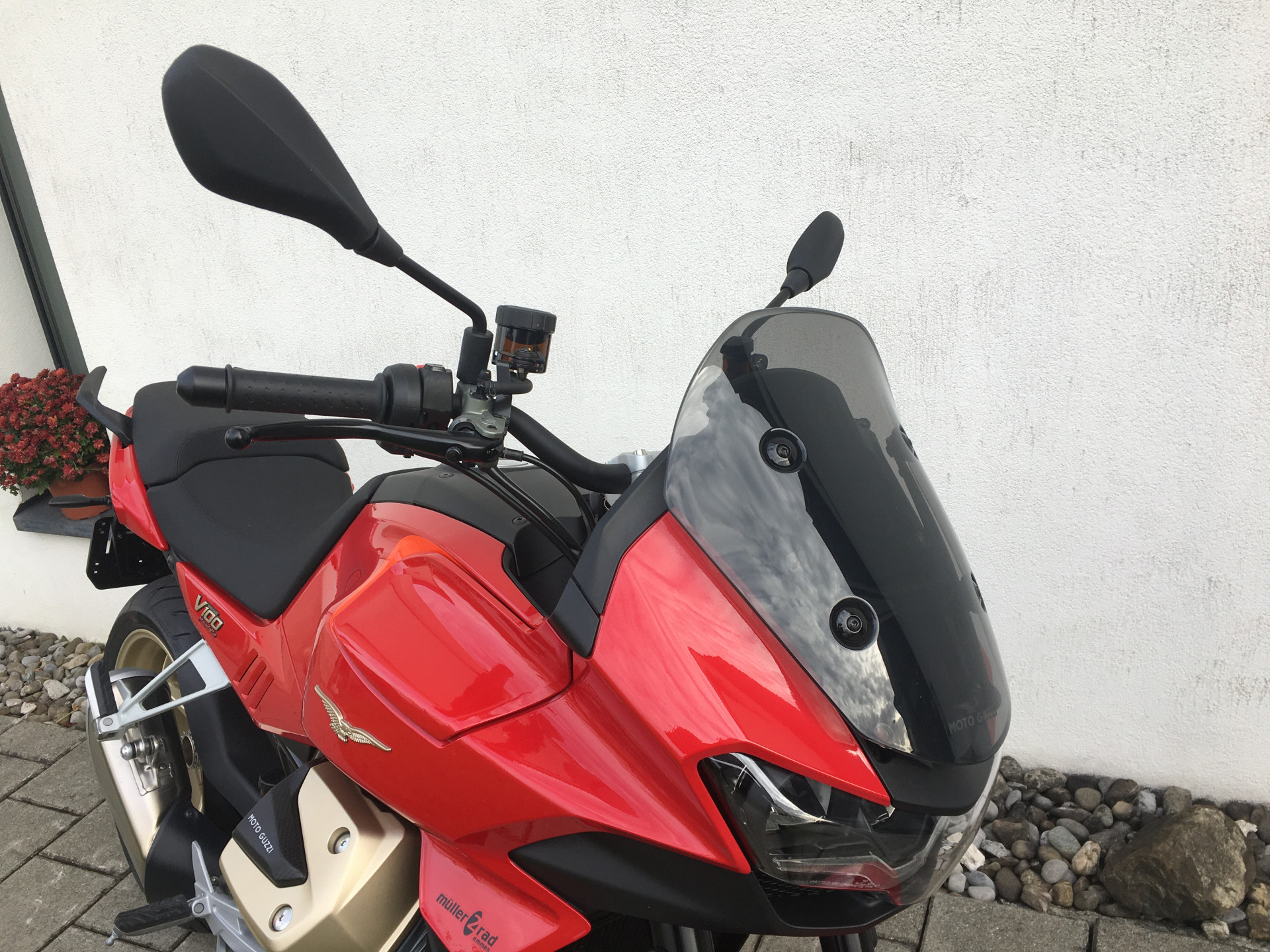MOTO GUZZI V100 Mandello-image-2