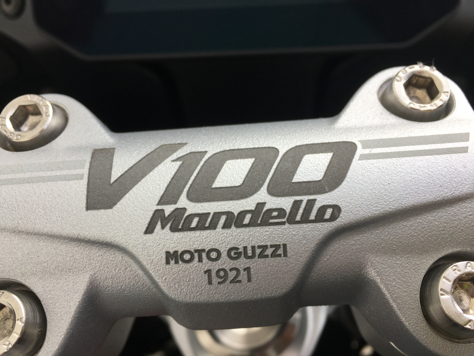 MOTO GUZZI V100 Mandello-image-4
