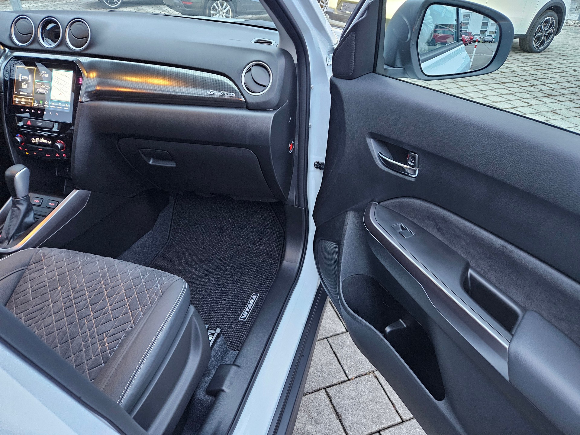 SUZUKI Vitara 1.4 Boosterjet Compact Top 4x4 Hybrid-image-16