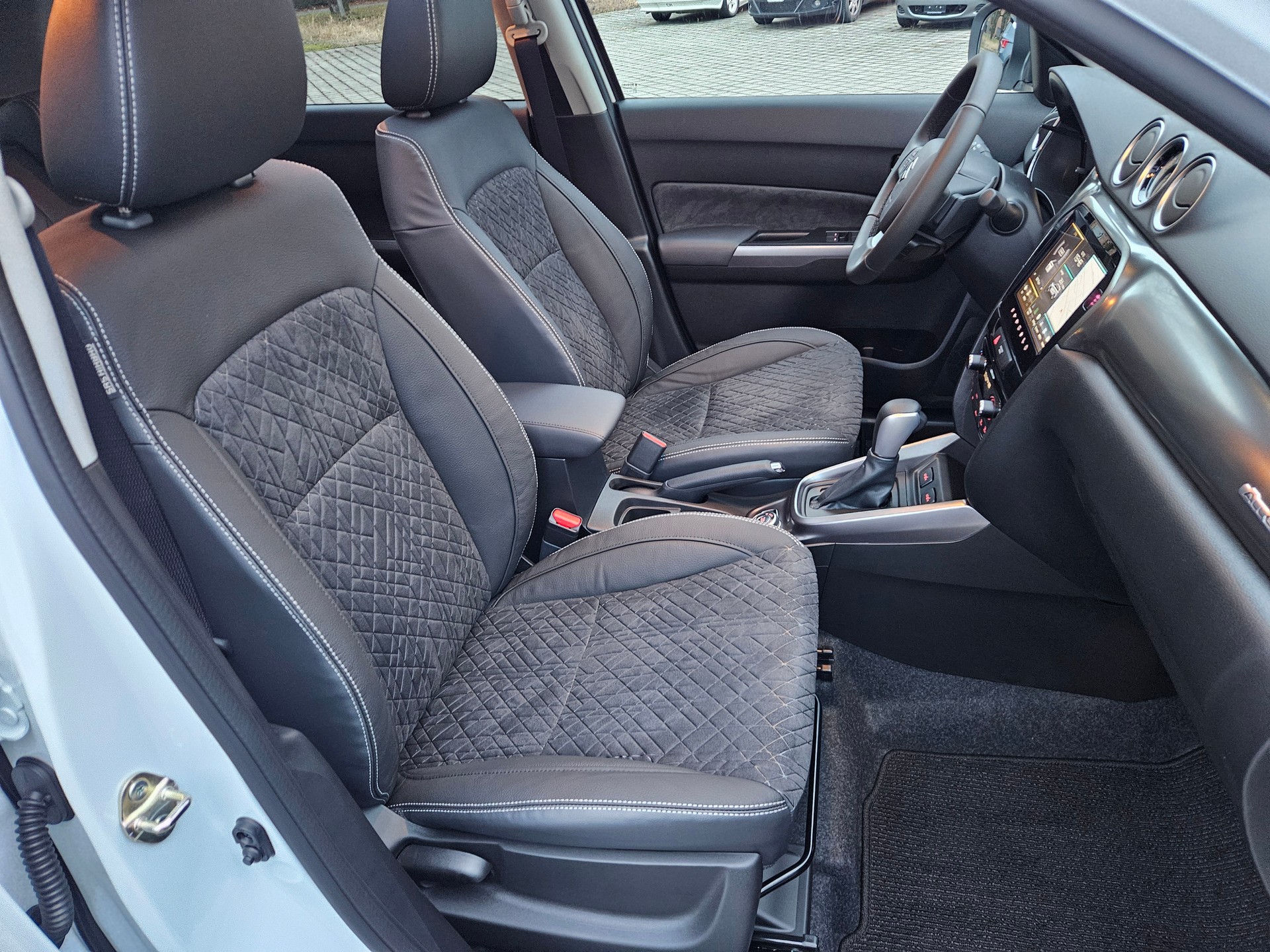 SUZUKI Vitara 1.4 Boosterjet Compact Top 4x4 Hybrid-image-17