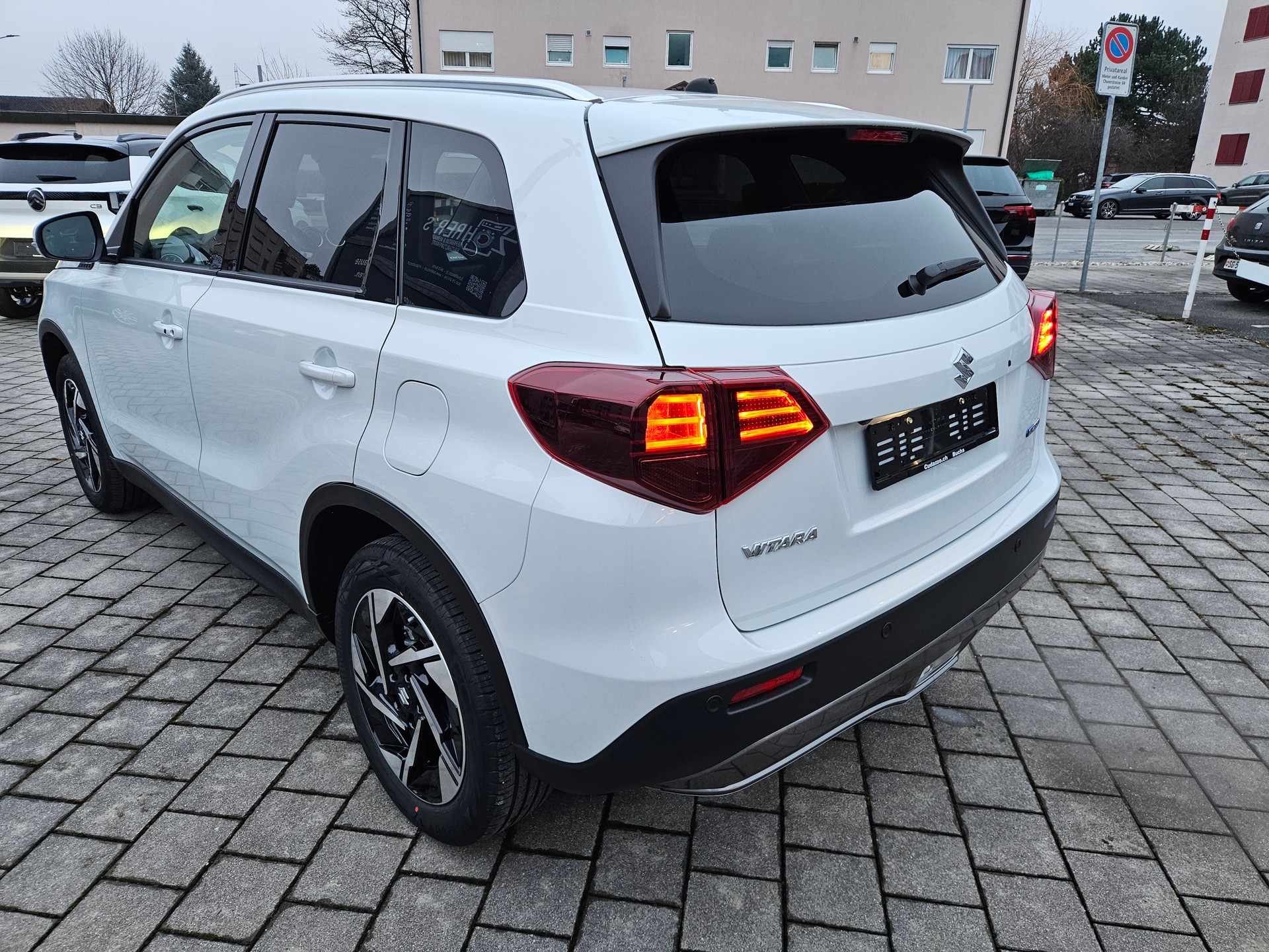 SUZUKI Vitara 1.4 Boosterjet Compact Top 4x4 Hybrid-image-7