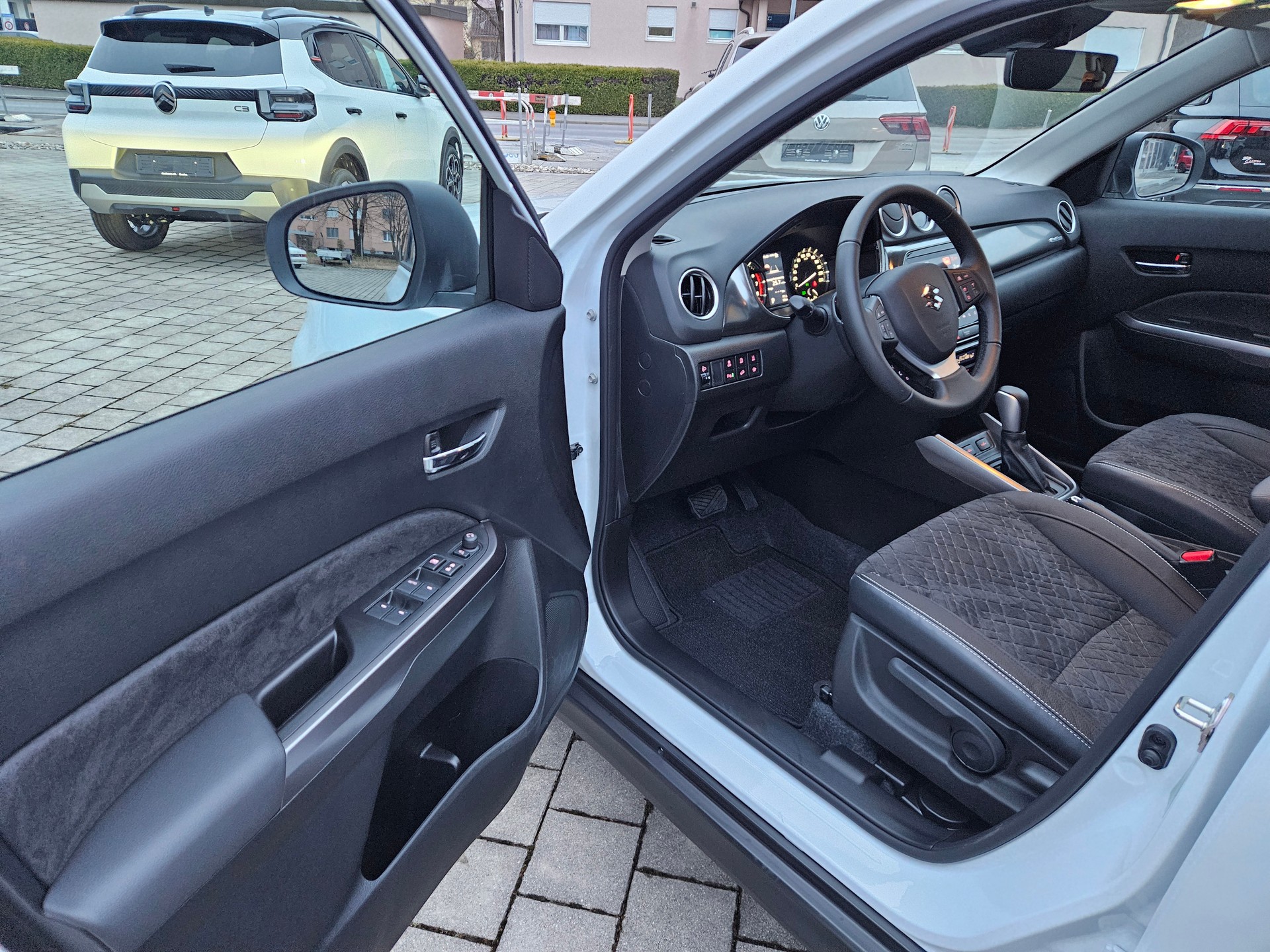 SUZUKI Vitara 1.4 Boosterjet Compact Top 4x4 Hybrid-image-14
