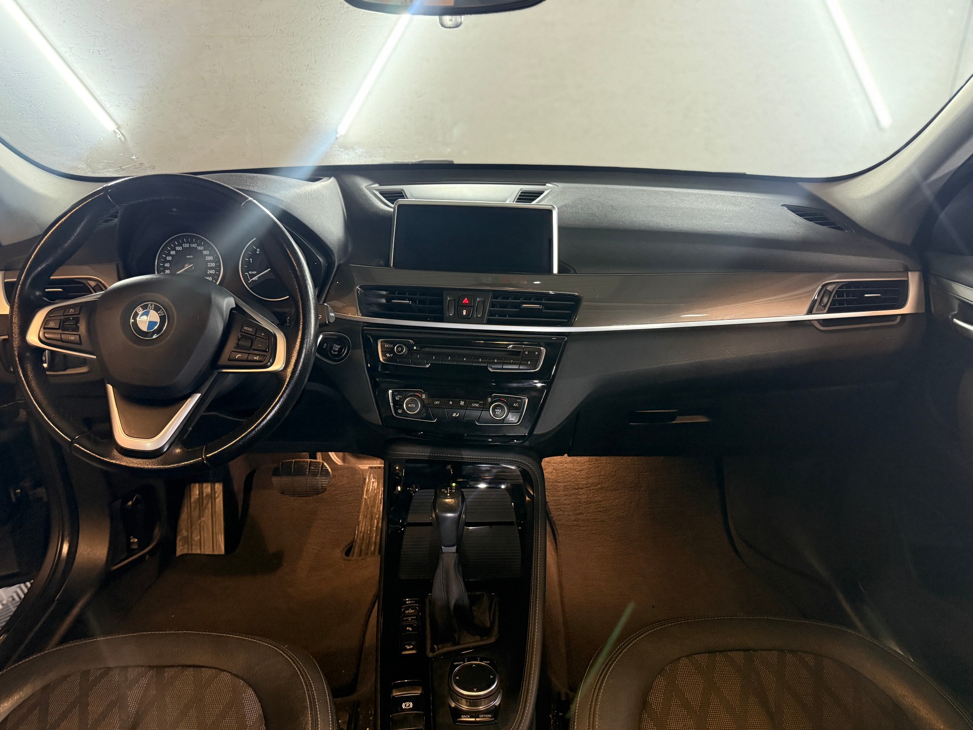 BMW X1 xDrive 20i xLine Steptronic-image-10