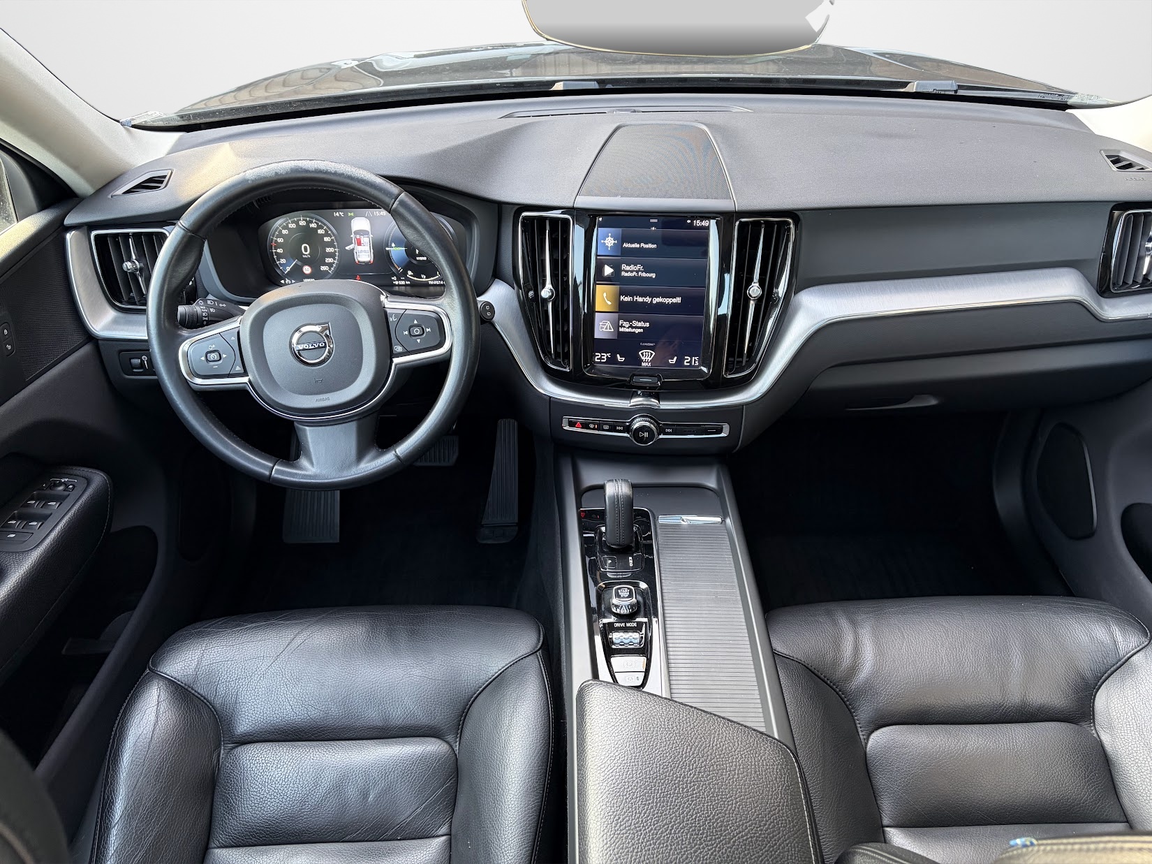 VOLVO XC60 T8 eAWD Momentum Geartronic-image-10